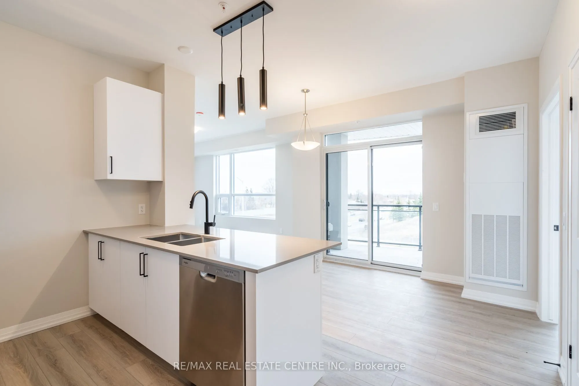 120 Springvalley Crescent, #302