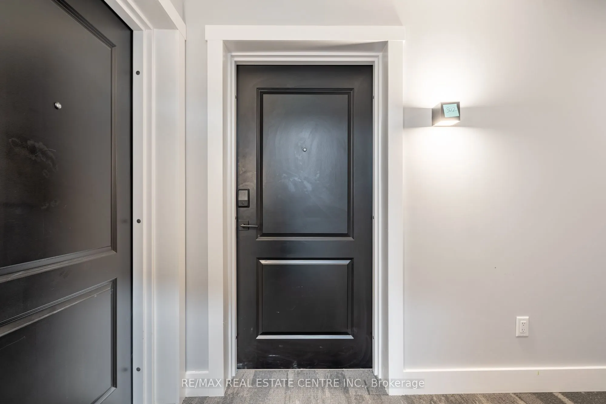120 Springvalley Crescent, #302
