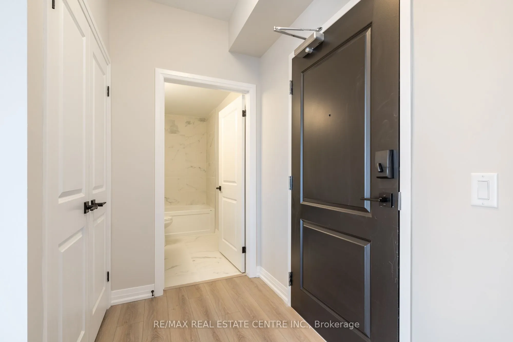 120 Springvalley Crescent, #302
