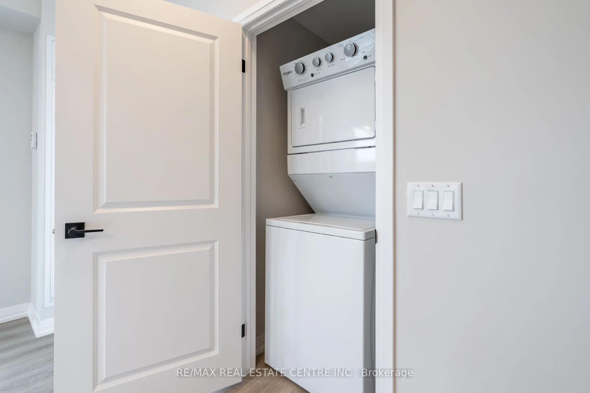 120 Springvalley Crescent, #302