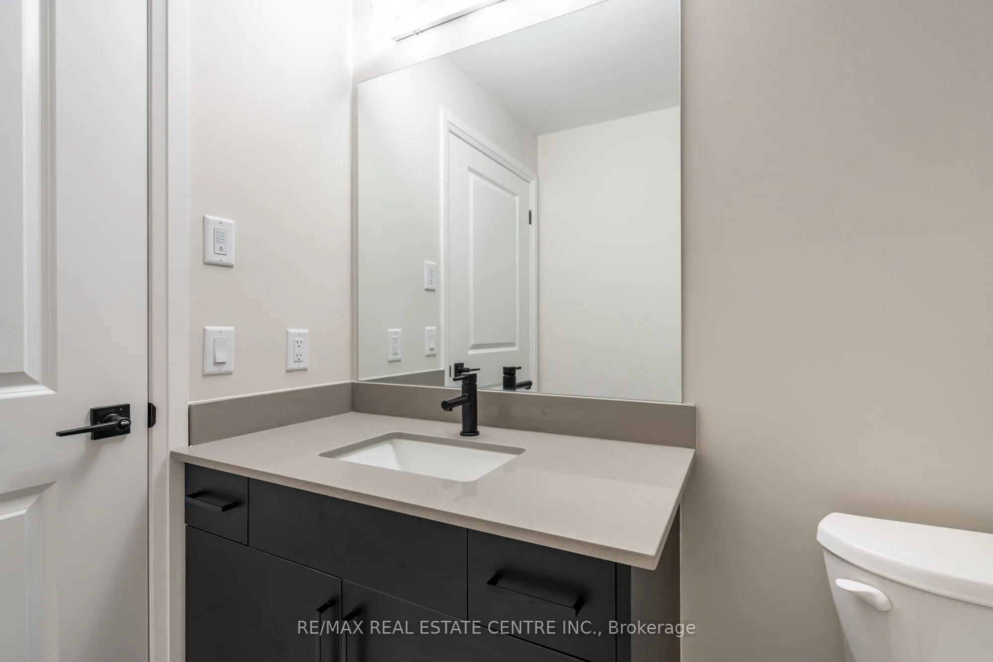 120 Springvalley Crescent, #302