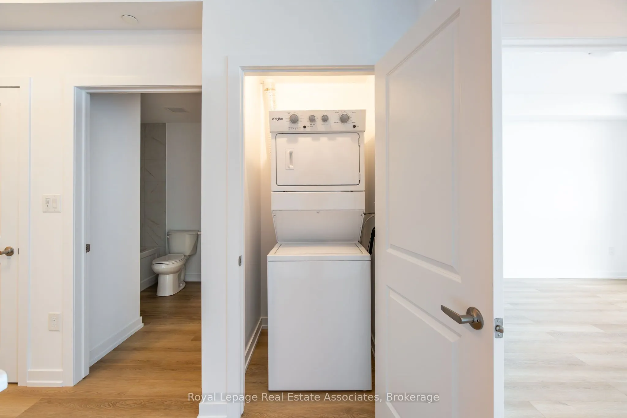 470 Dundas Street E, #706