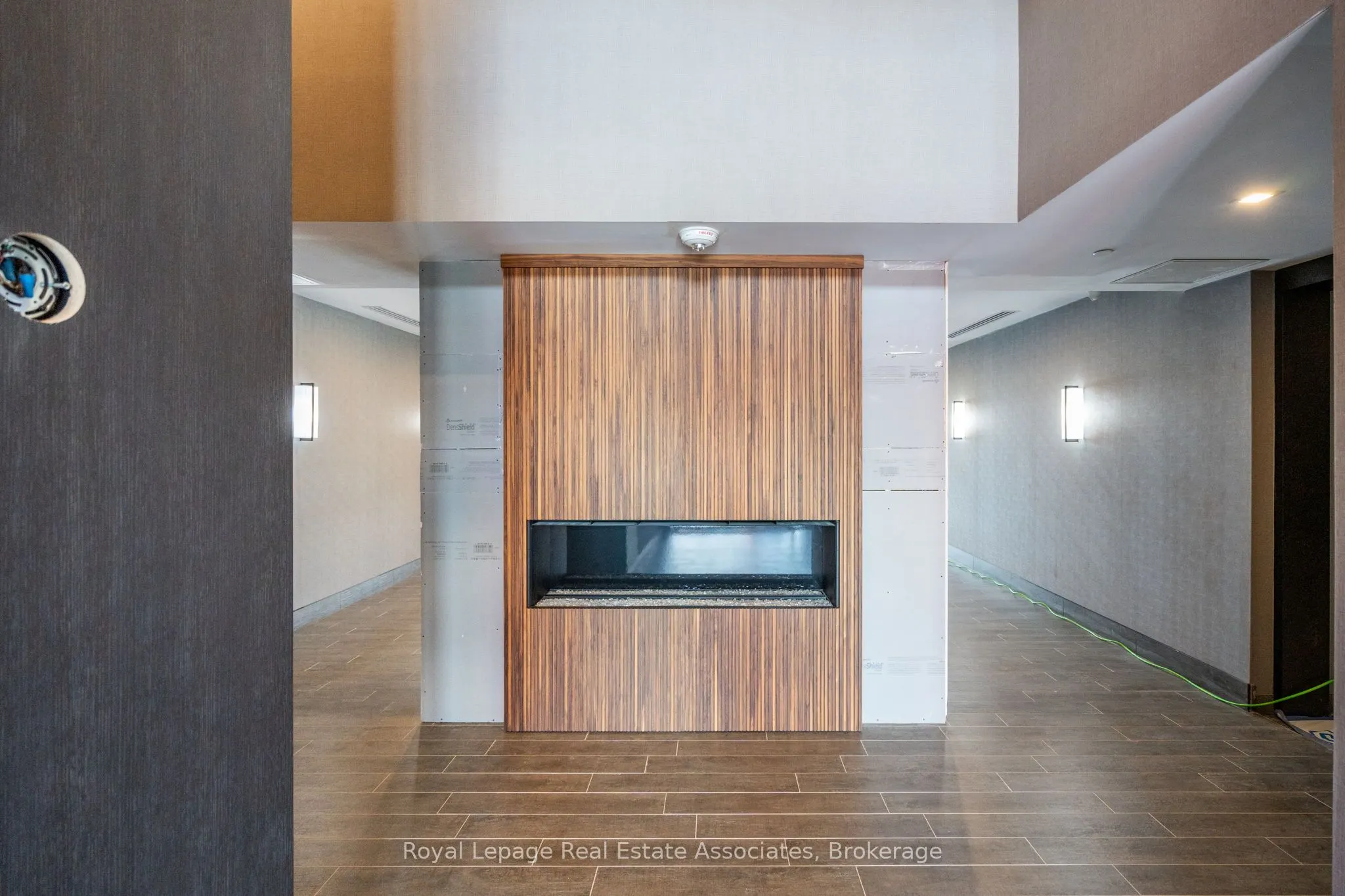 470 Dundas Street E, #706