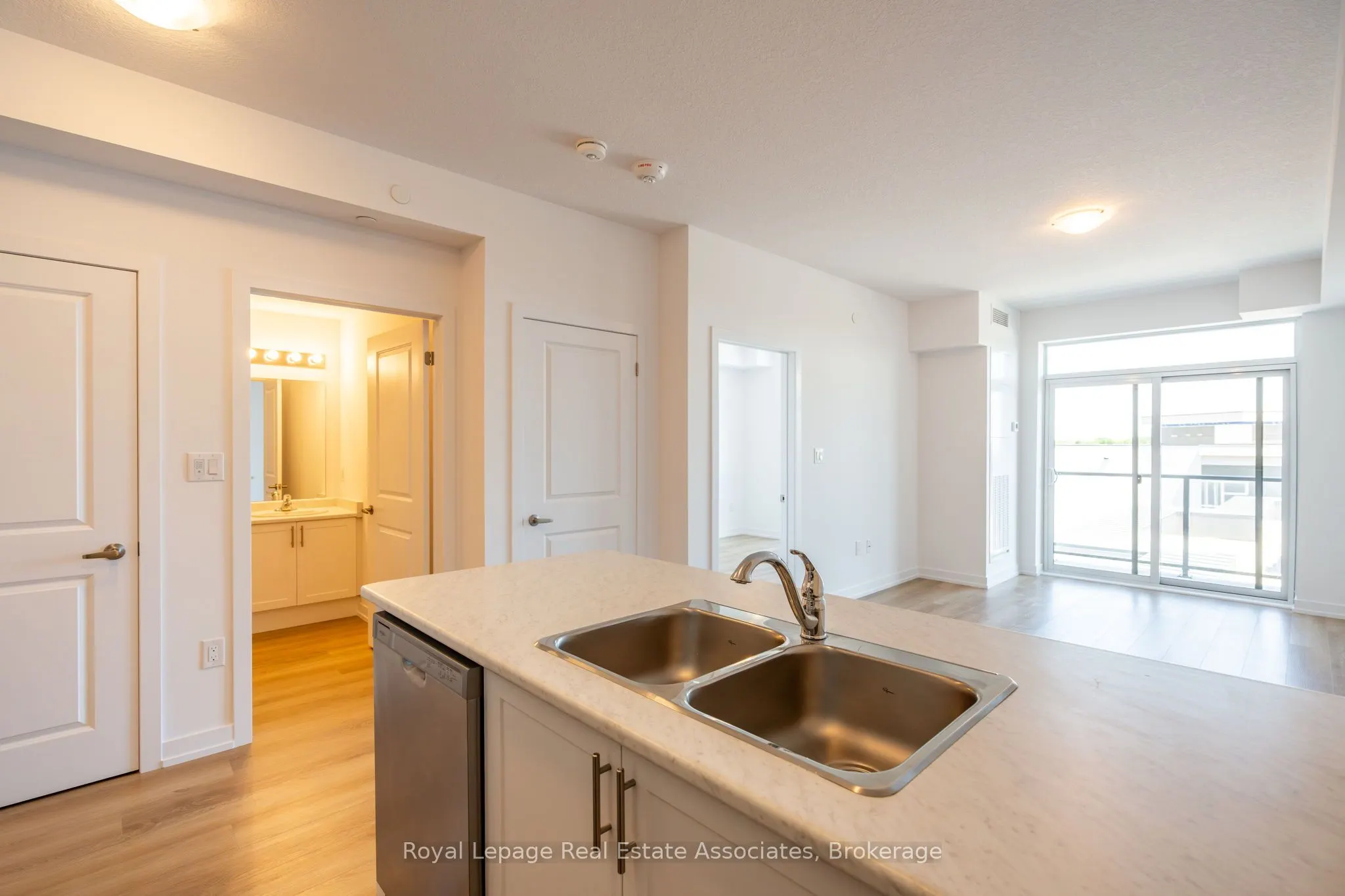 470 Dundas Street E, #706
