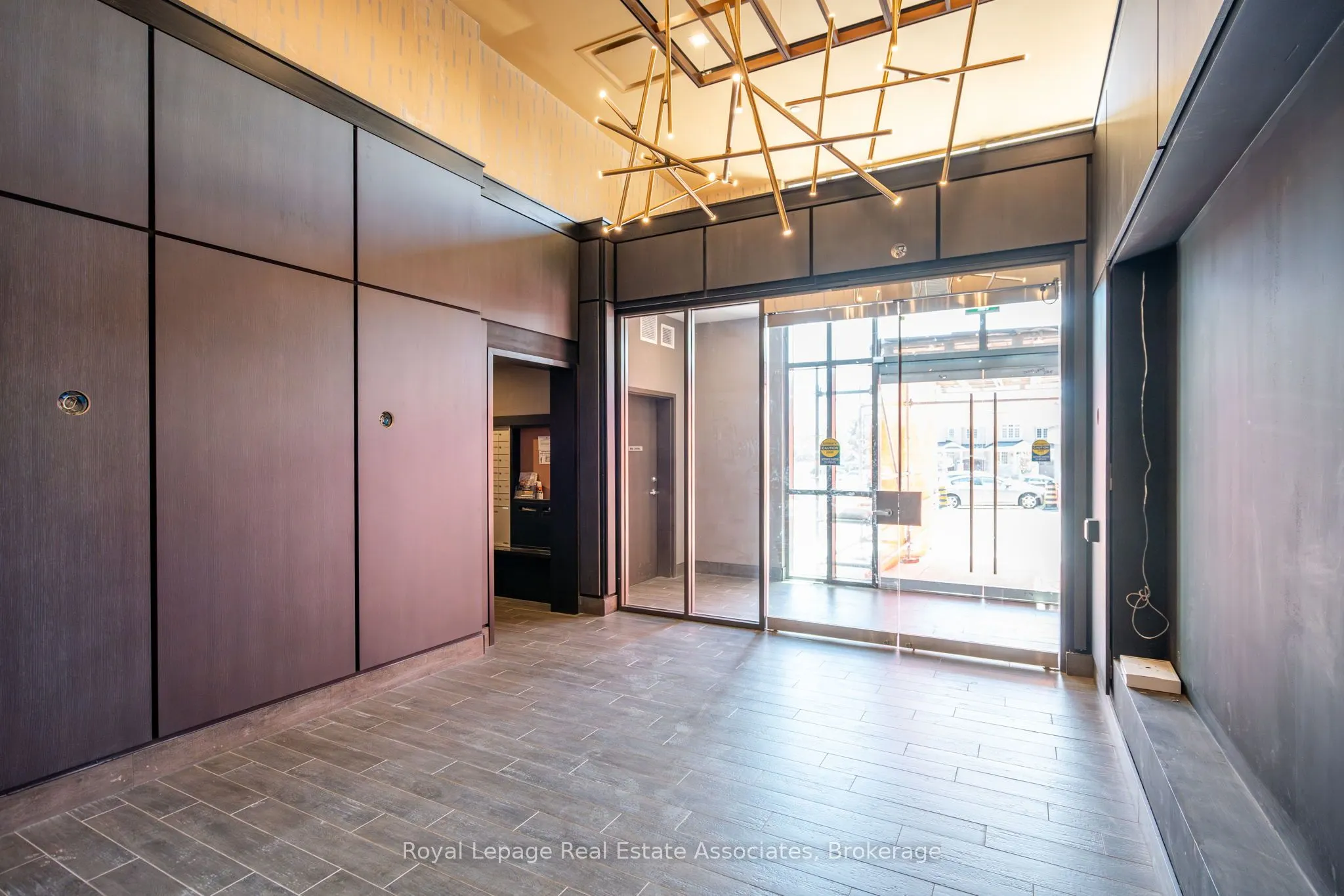 470 Dundas Street E, #706