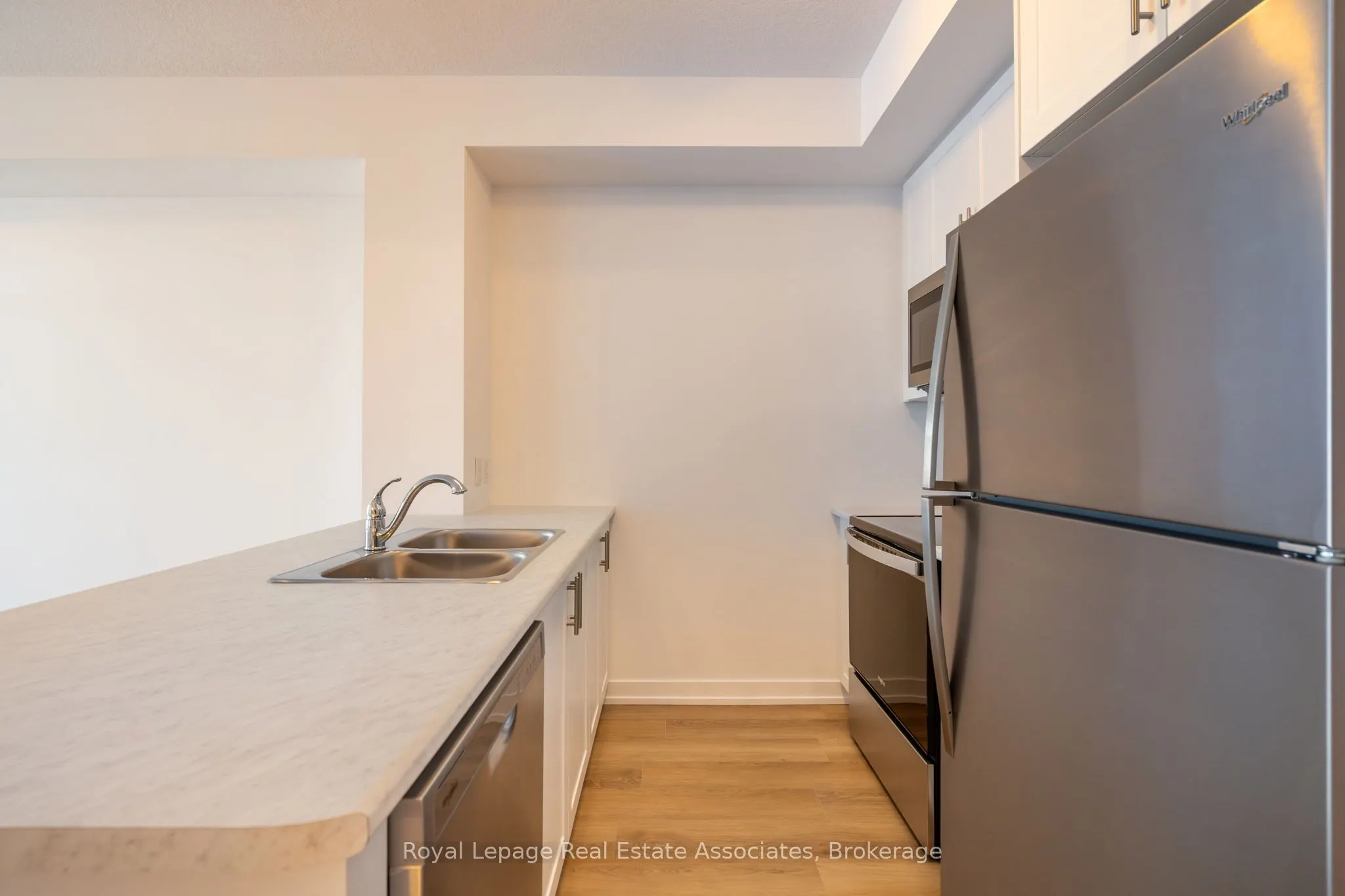 470 Dundas Street E, #706