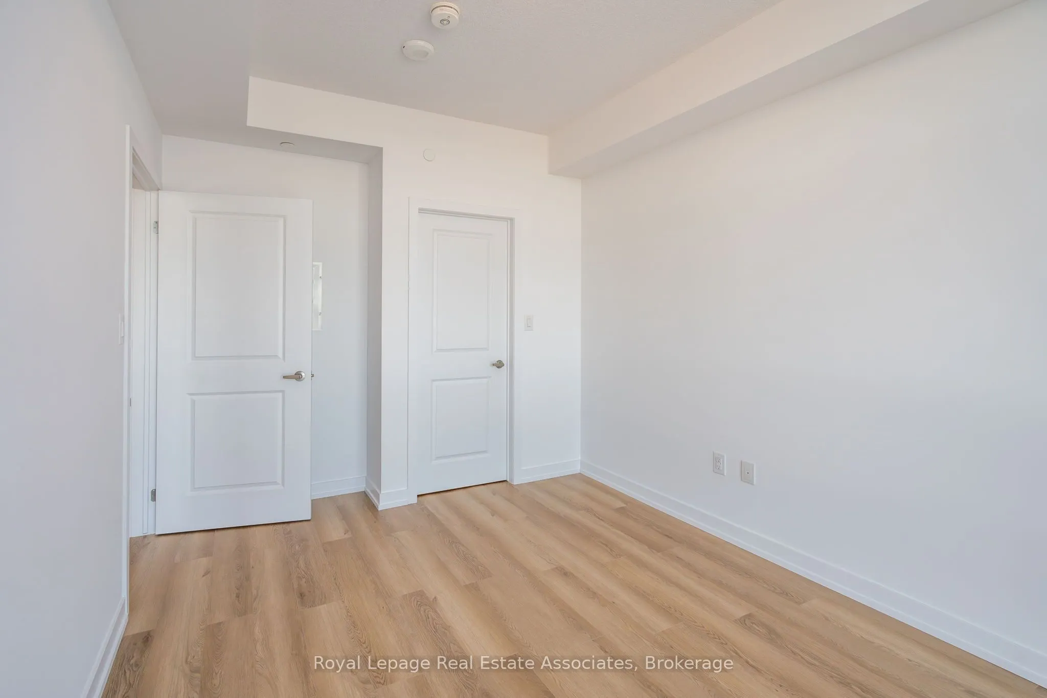 470 Dundas Street E, #706