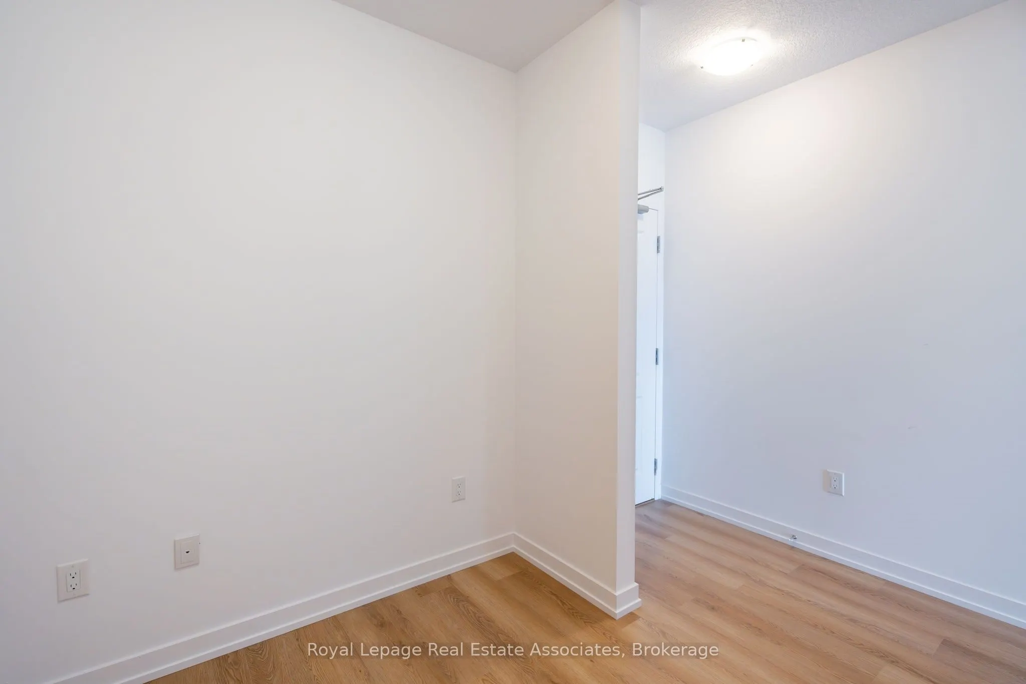 470 Dundas Street E, #706