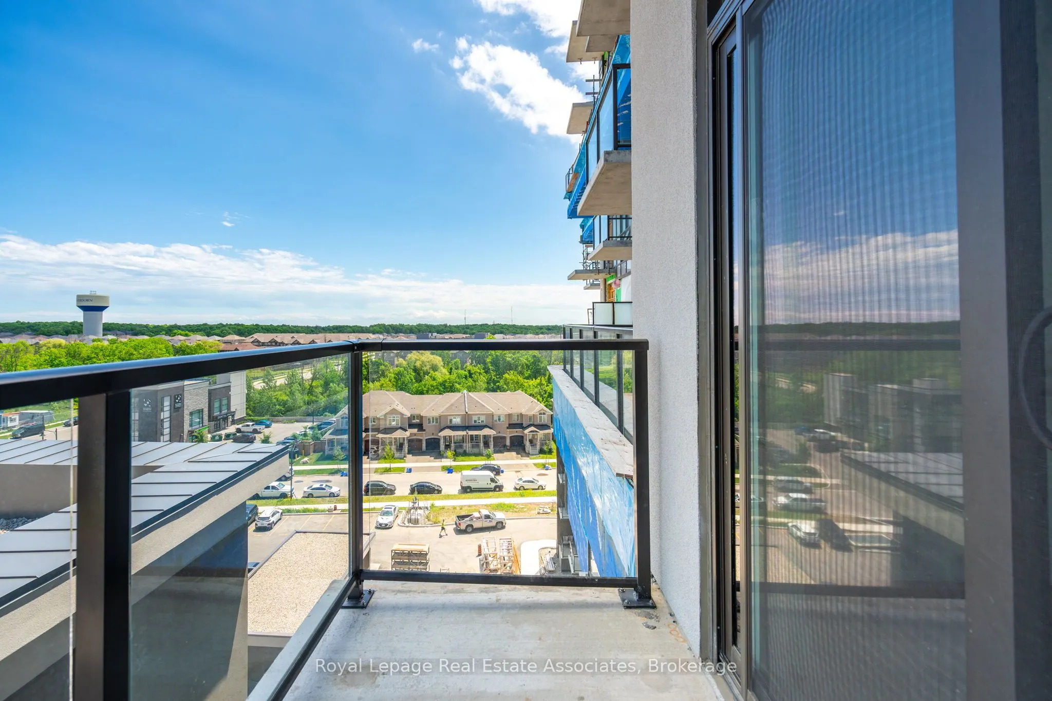 470 Dundas Street E, #706