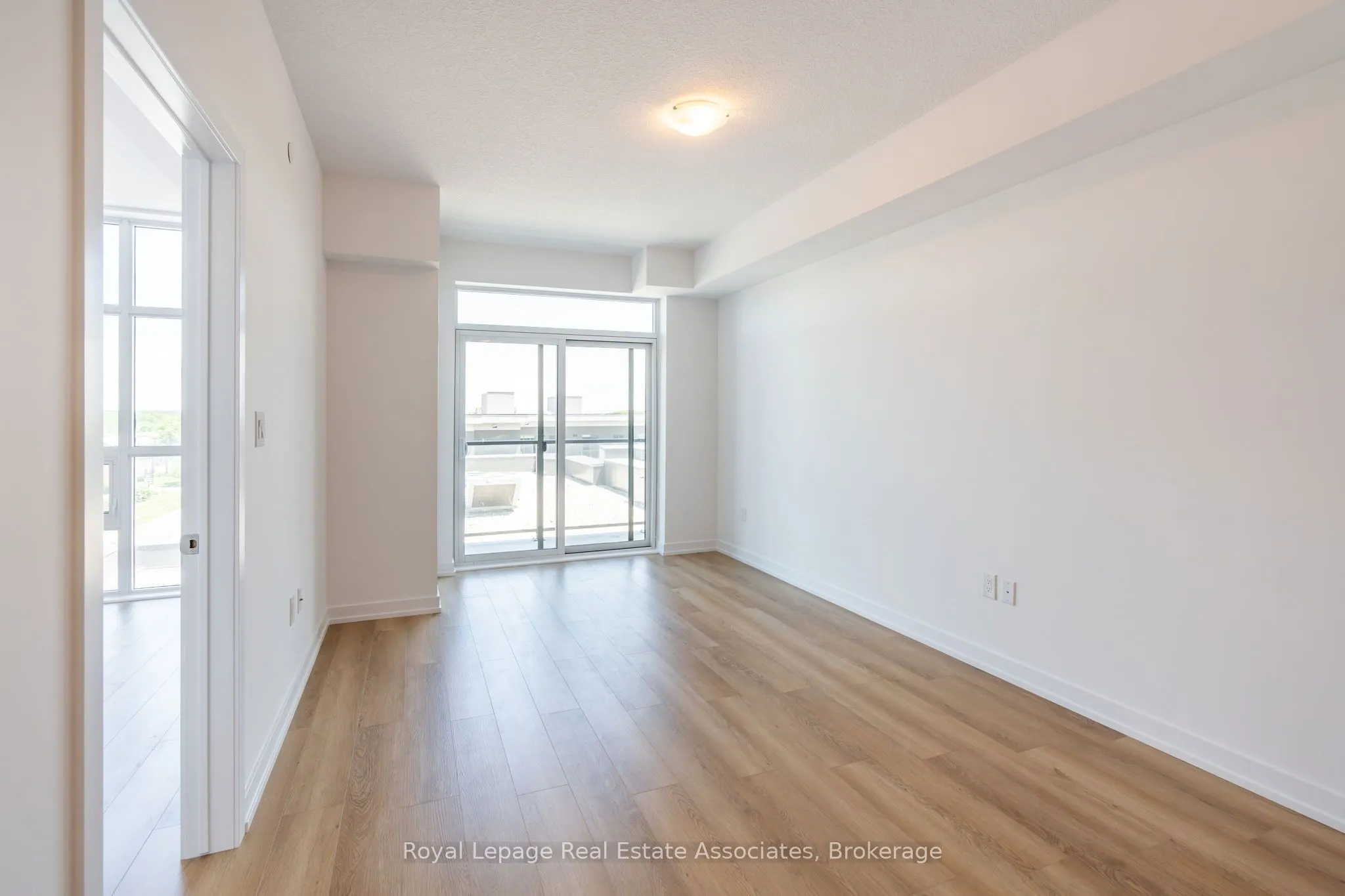 470 Dundas Street E, #706