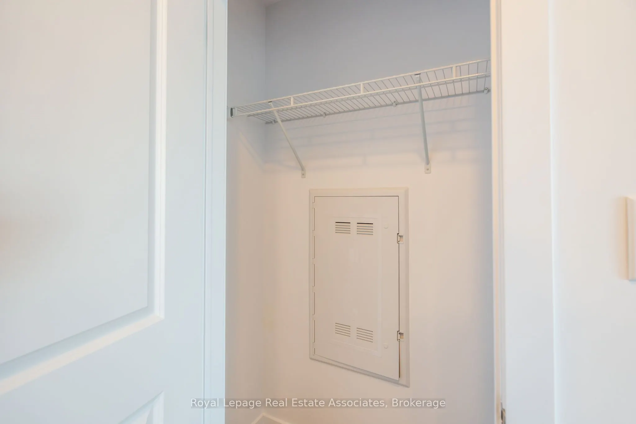 470 Dundas Street E, #706
