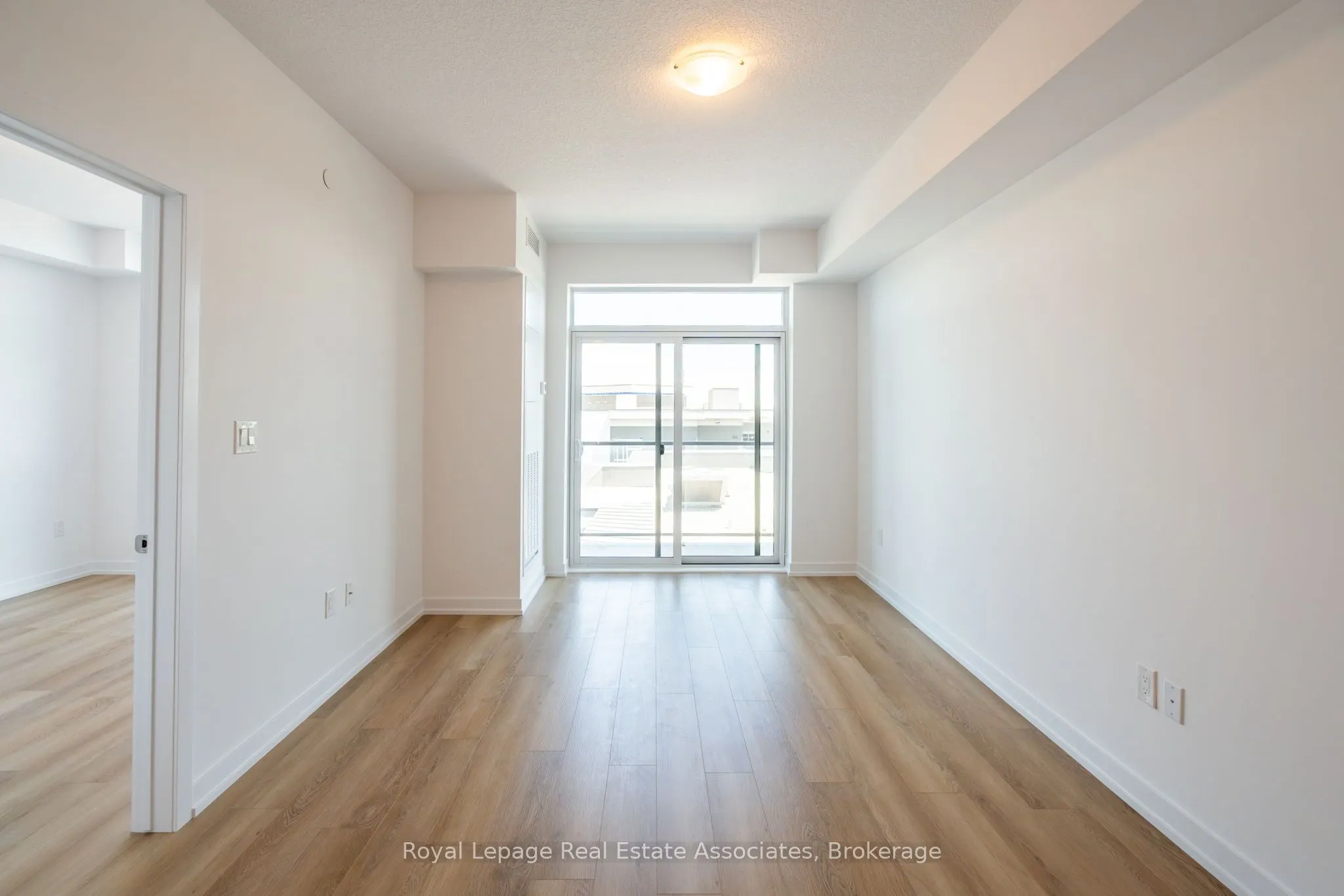 470 Dundas Street E, #706