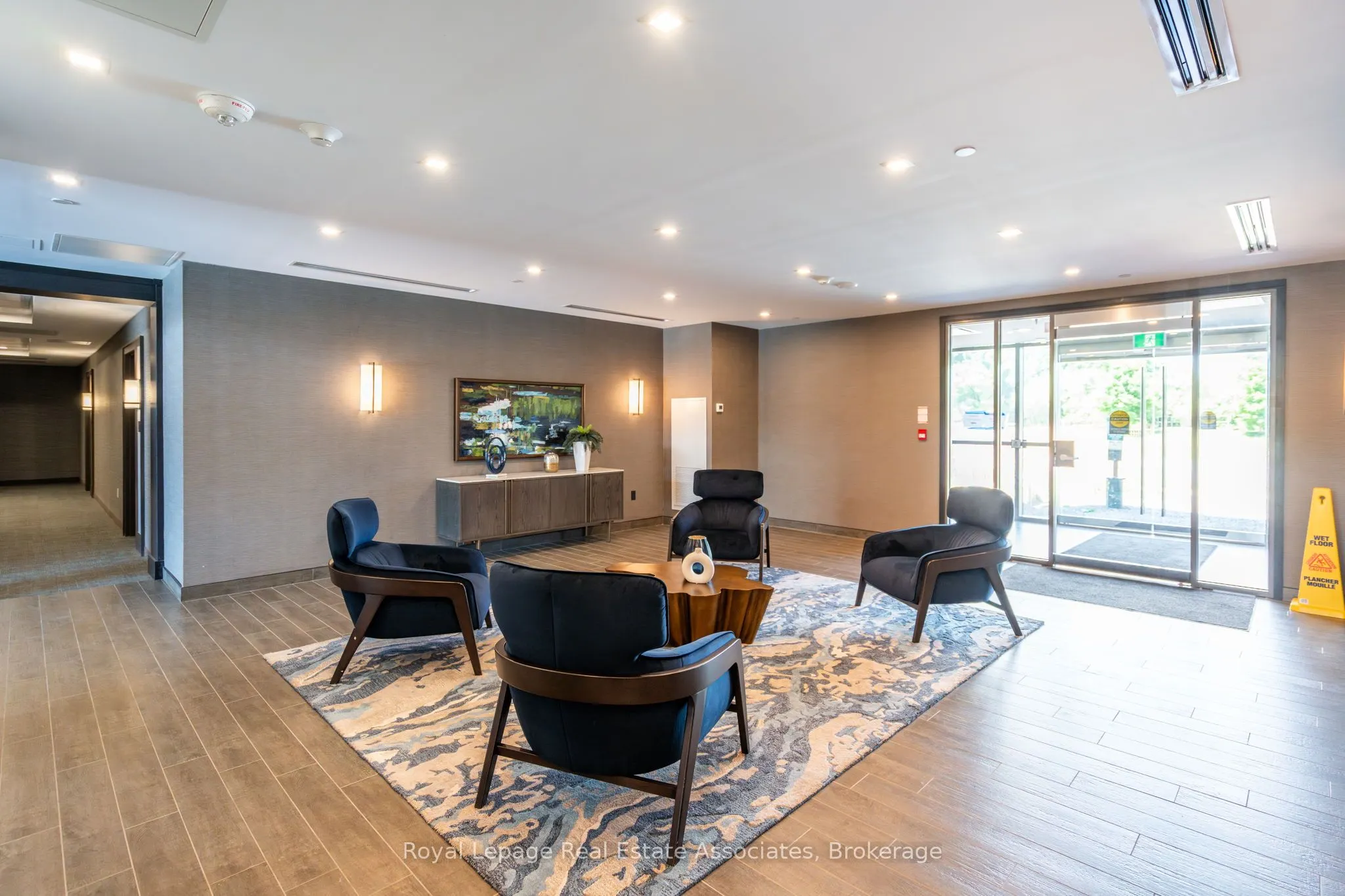 470 Dundas Street E, #706
