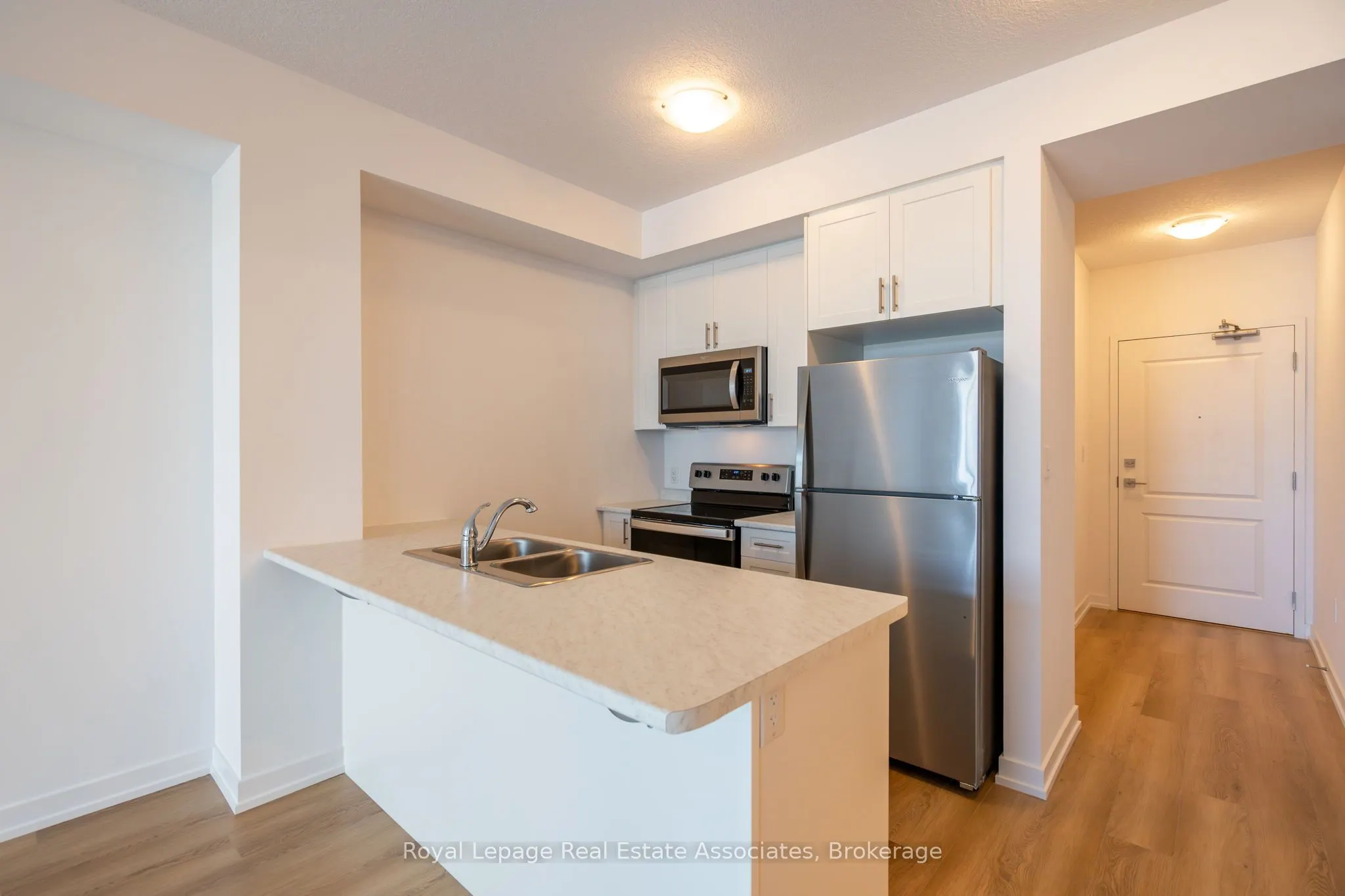 470 Dundas Street E, #706