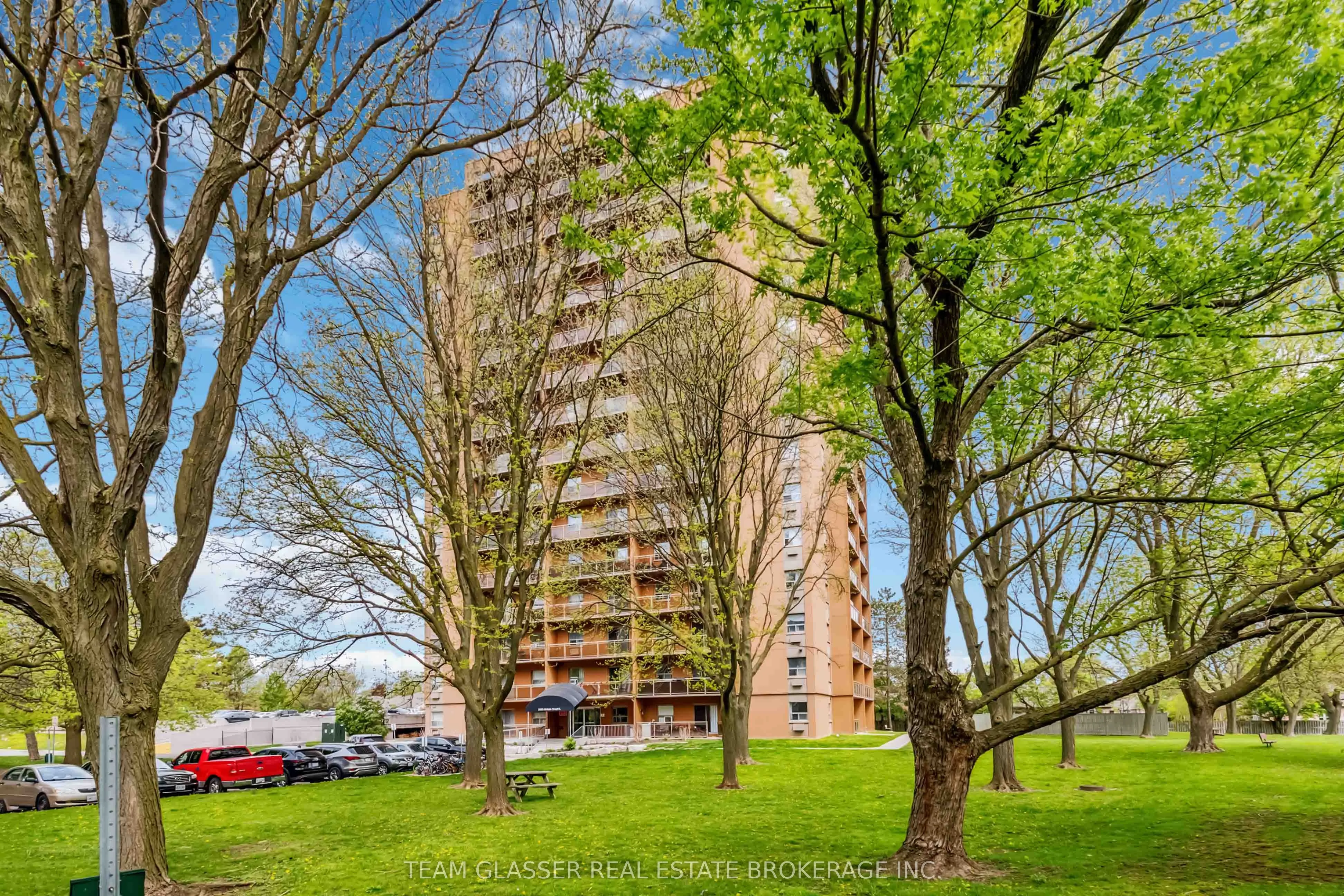 1580 Adelaide Street N, #395