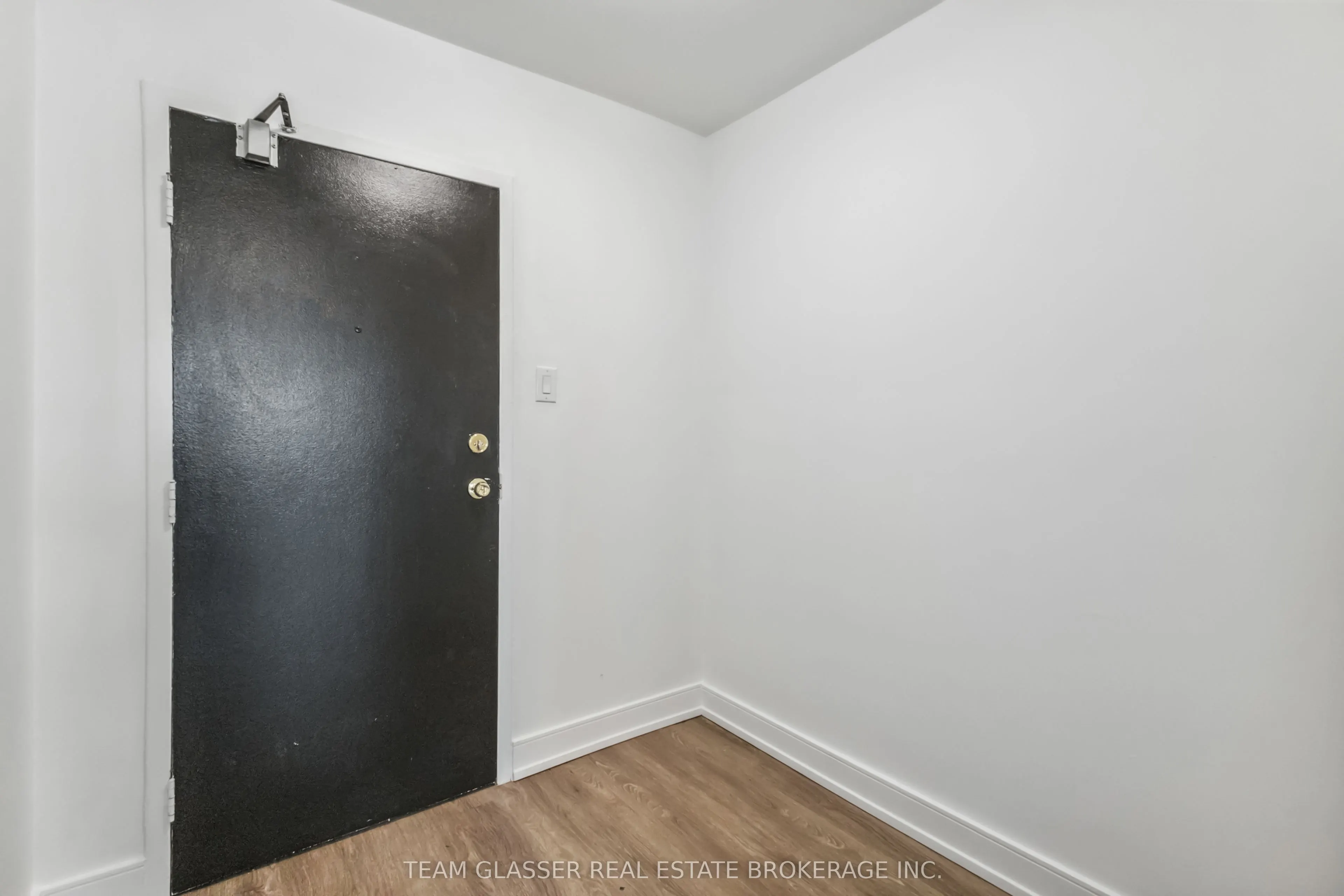 1580 Adelaide Street N, #395