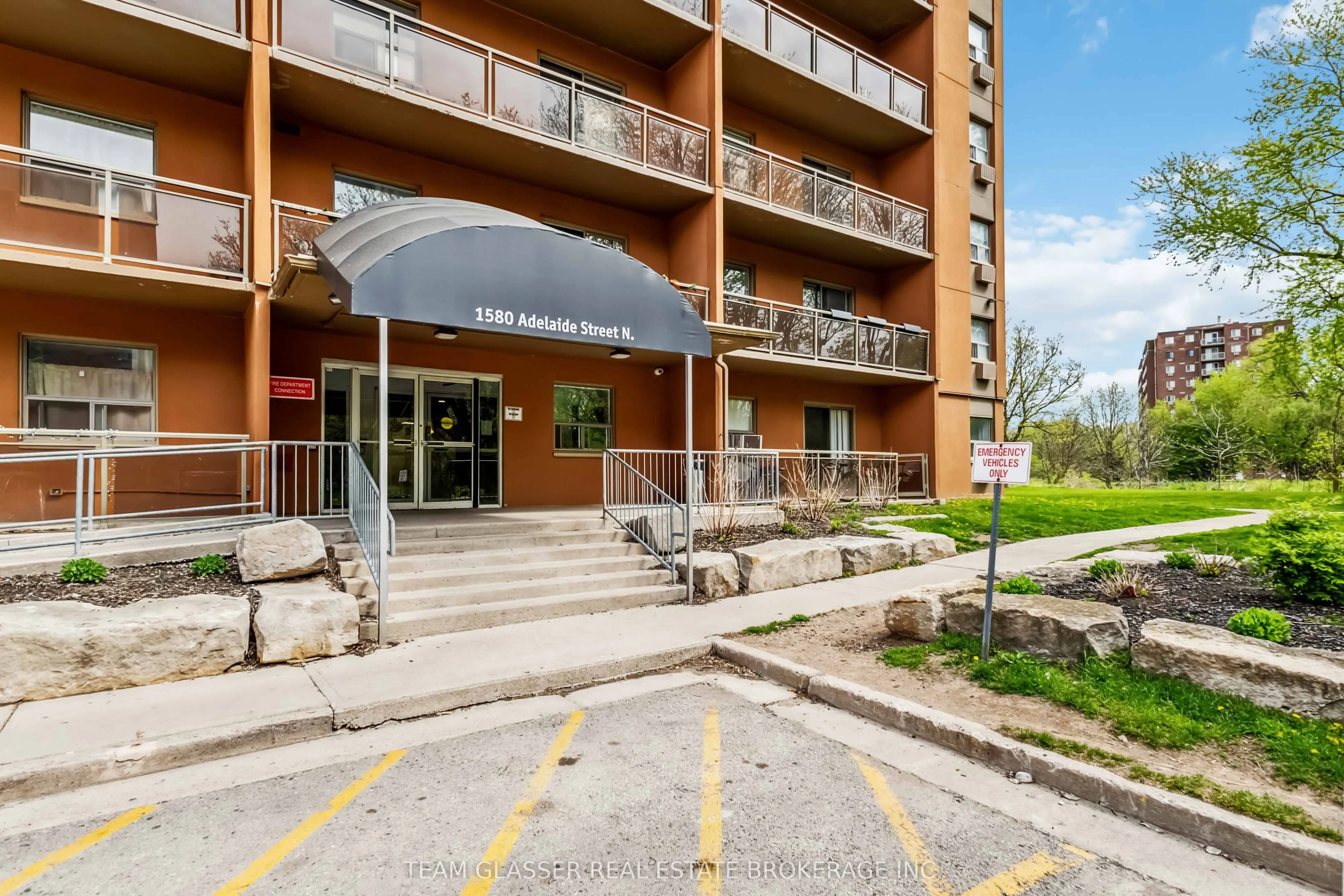 1580 Adelaide Street N, #395