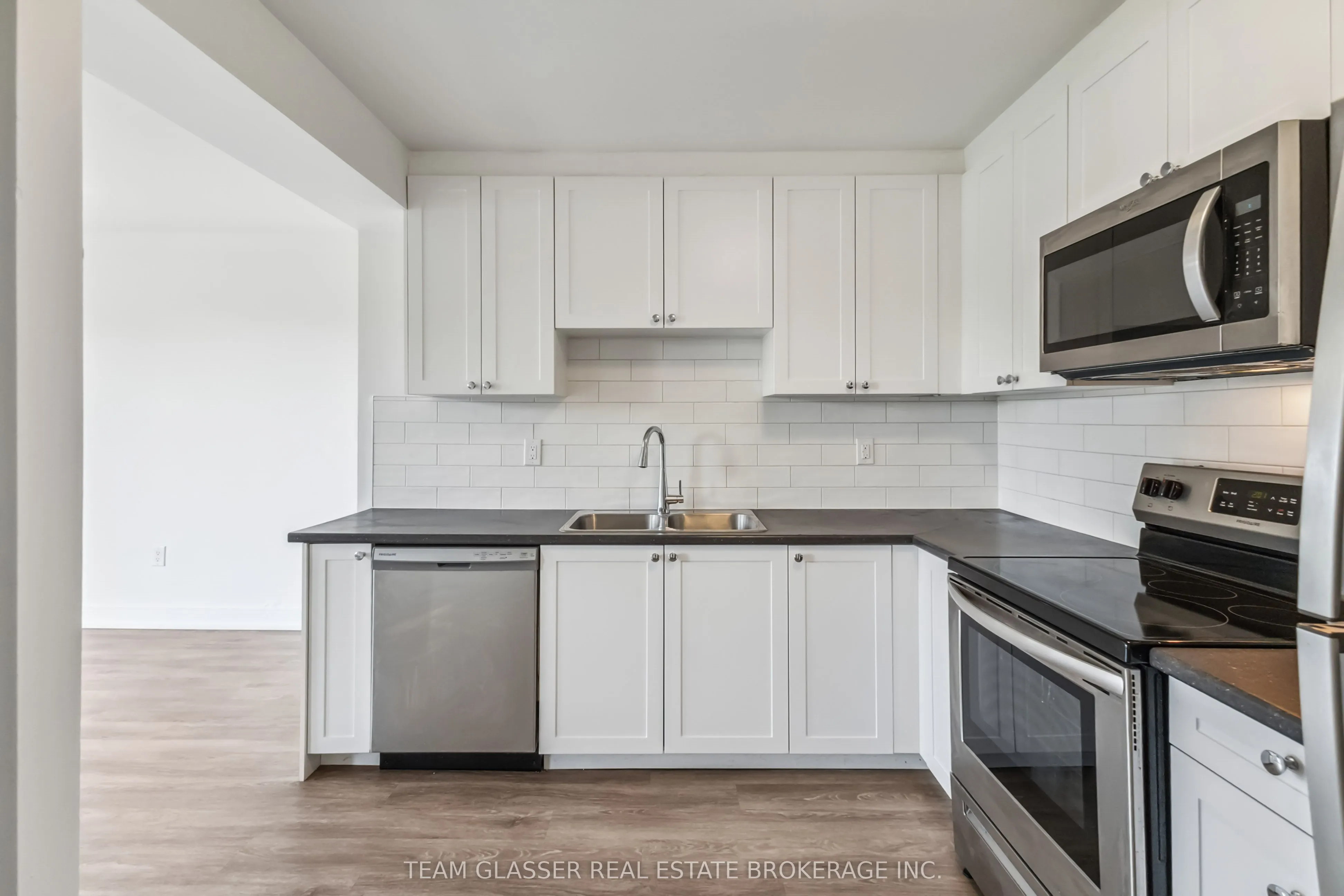 1580 Adelaide Street N, #395