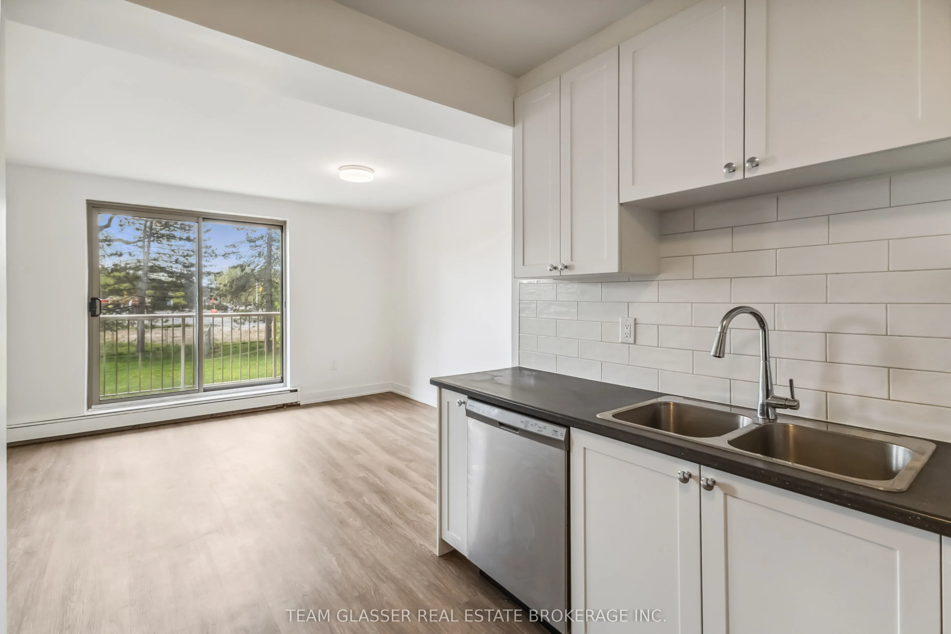 1580 Adelaide Street N, #395