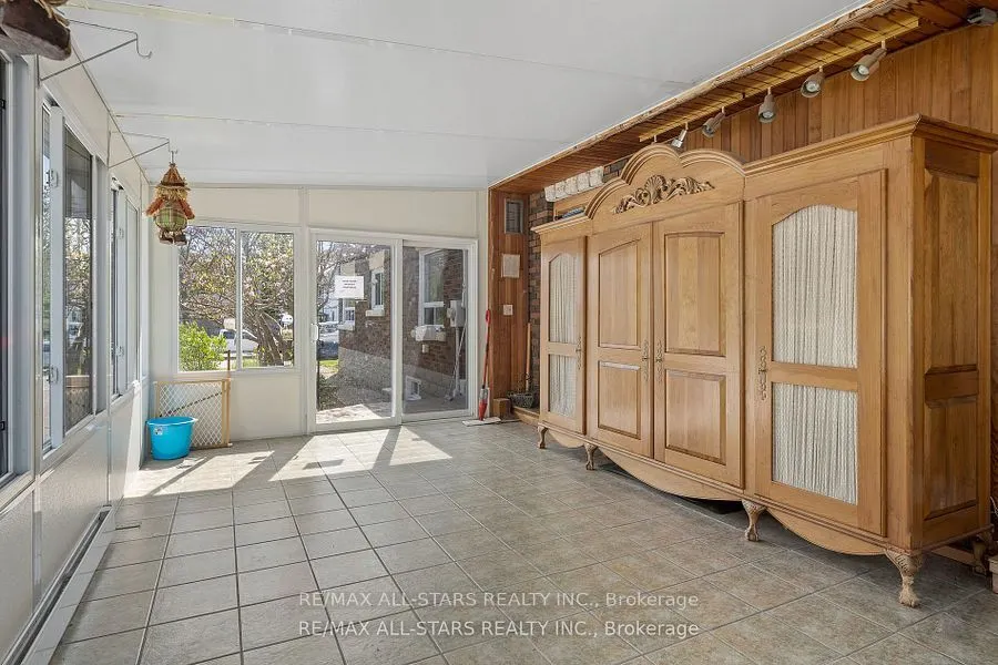 61 Francis Street E
