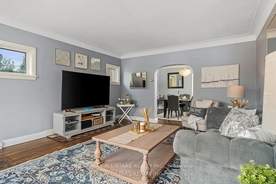 61 Francis Street E