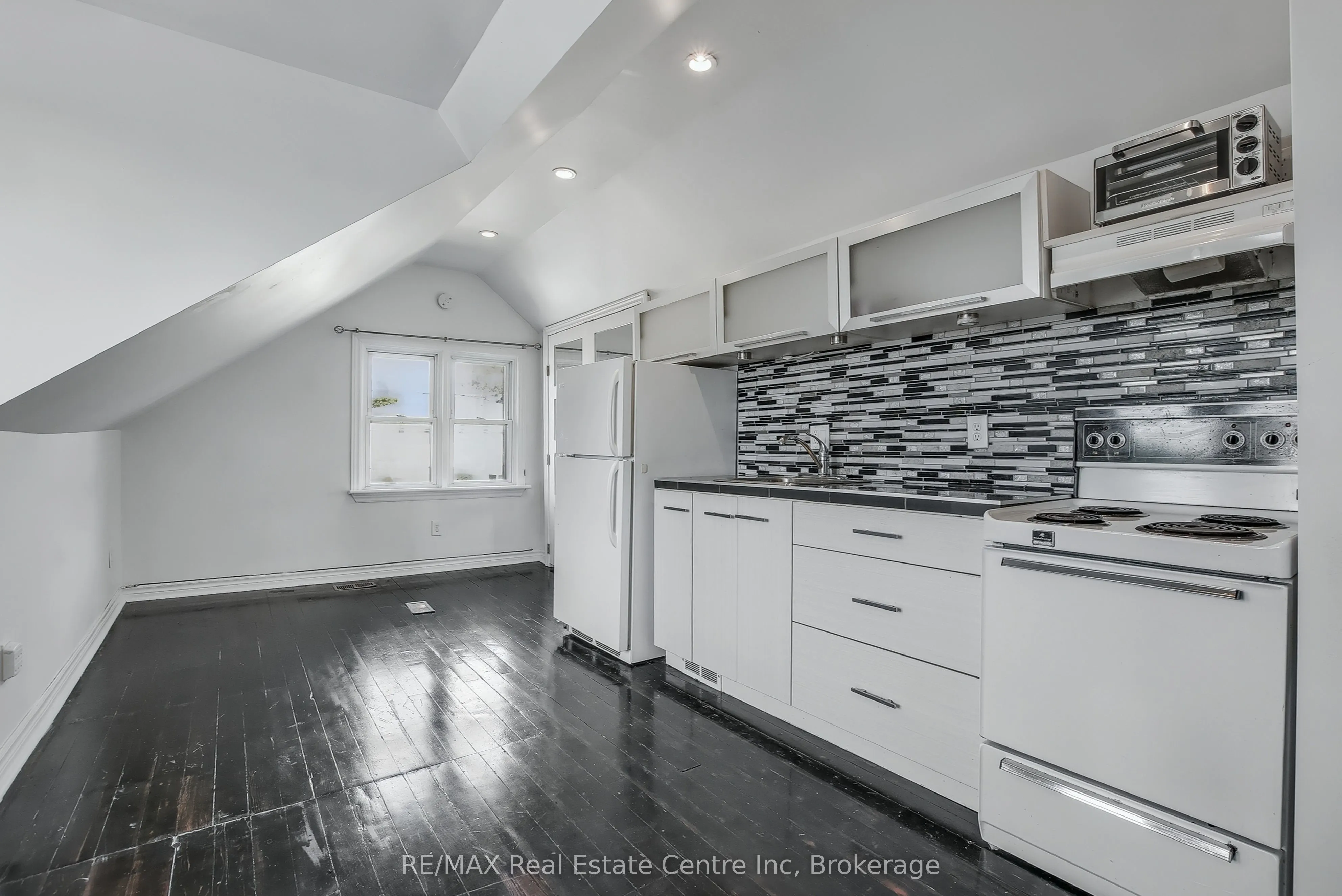 52 Avenue Road