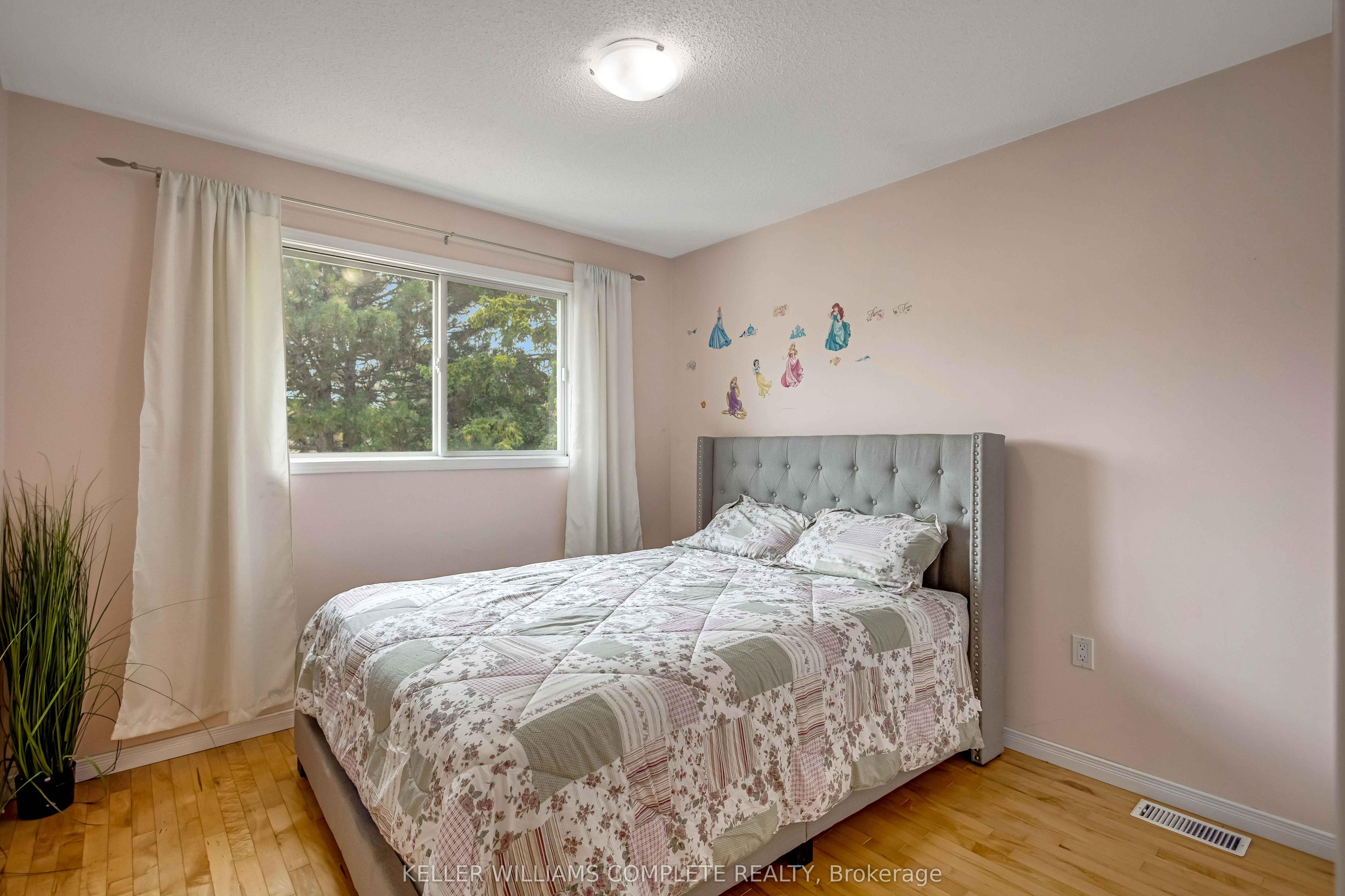 2 ROBESPIERRE Court
