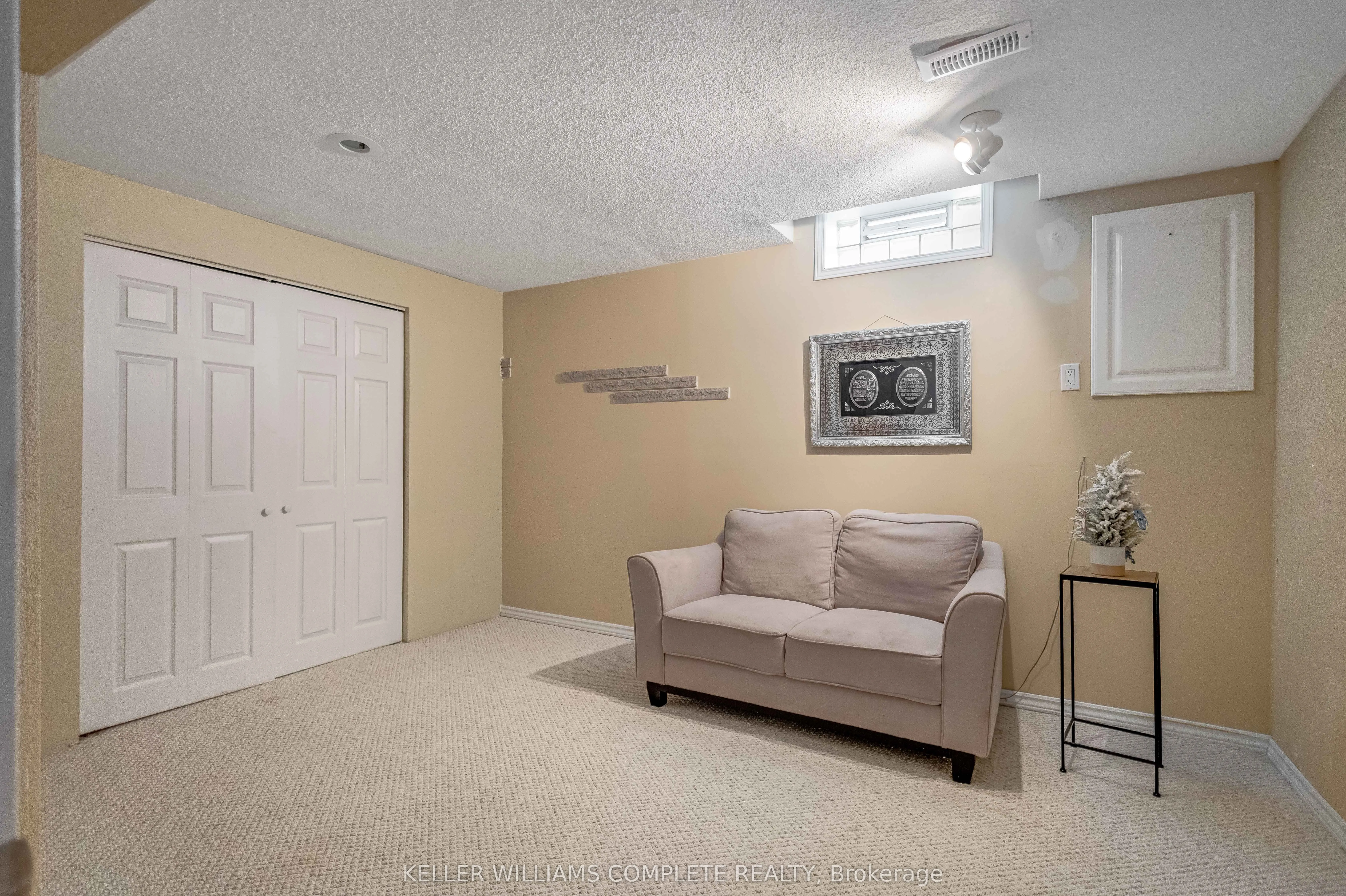 2 ROBESPIERRE Court