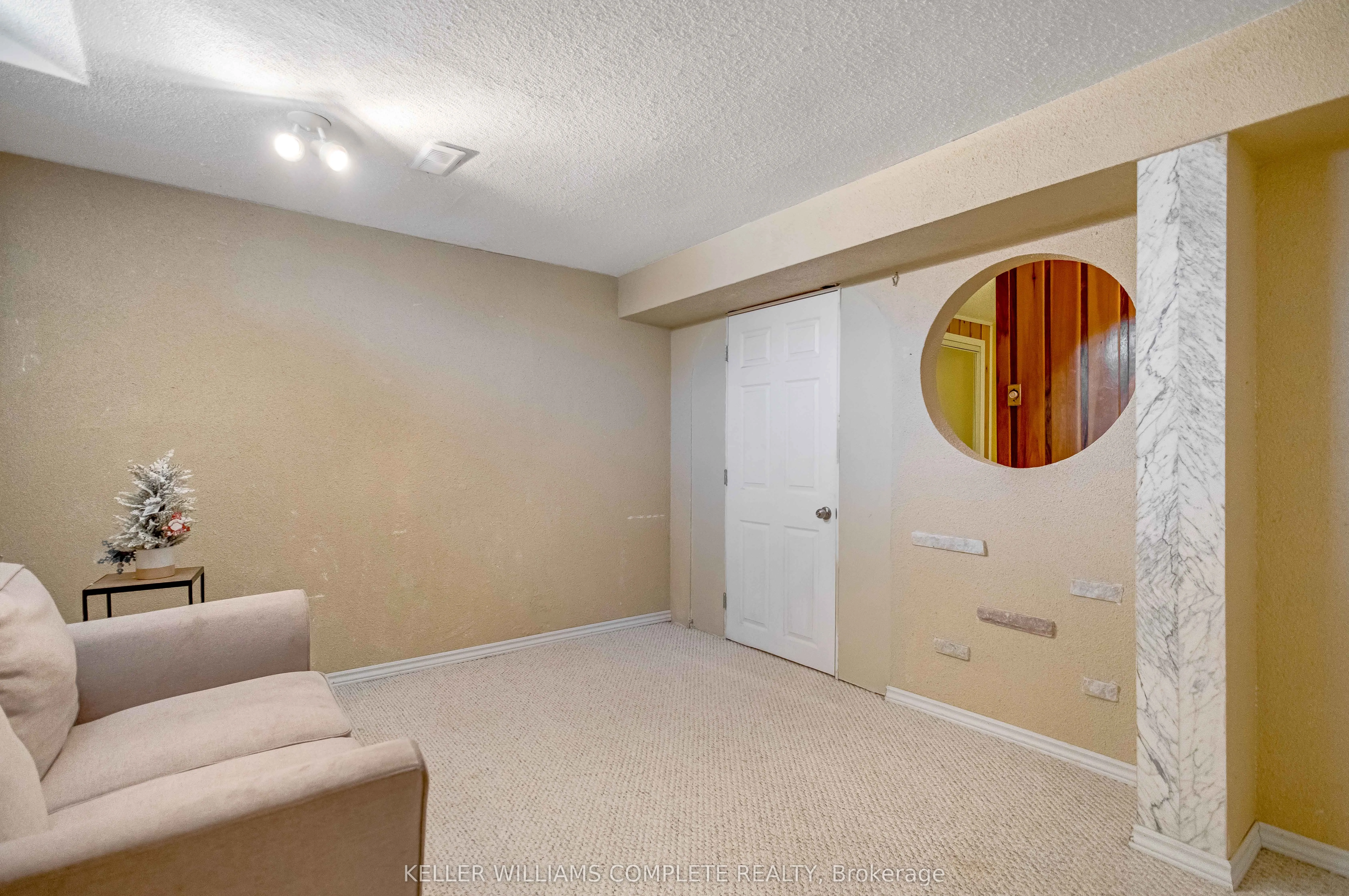 2 ROBESPIERRE Court