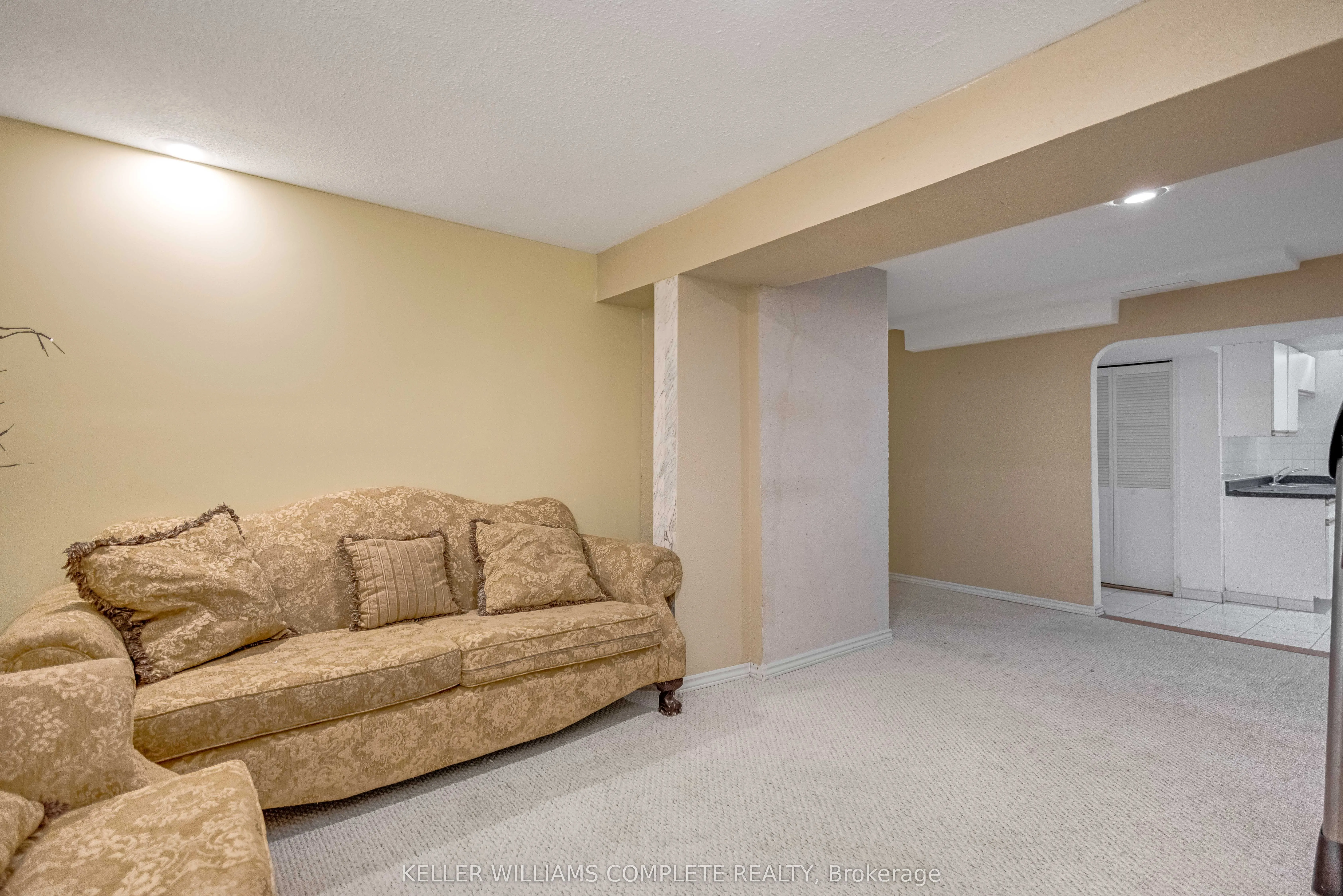 2 ROBESPIERRE Court