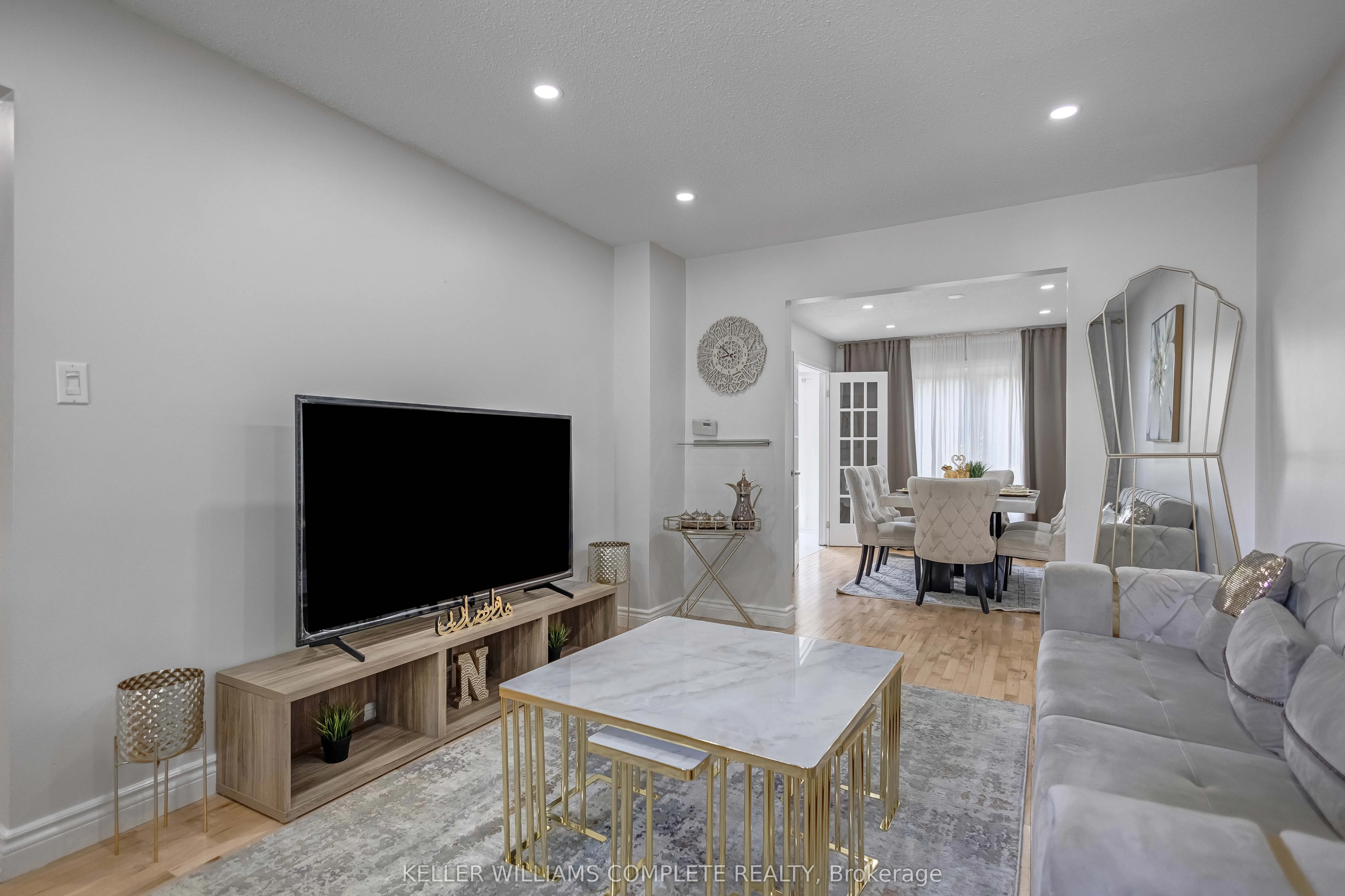 2 ROBESPIERRE Court