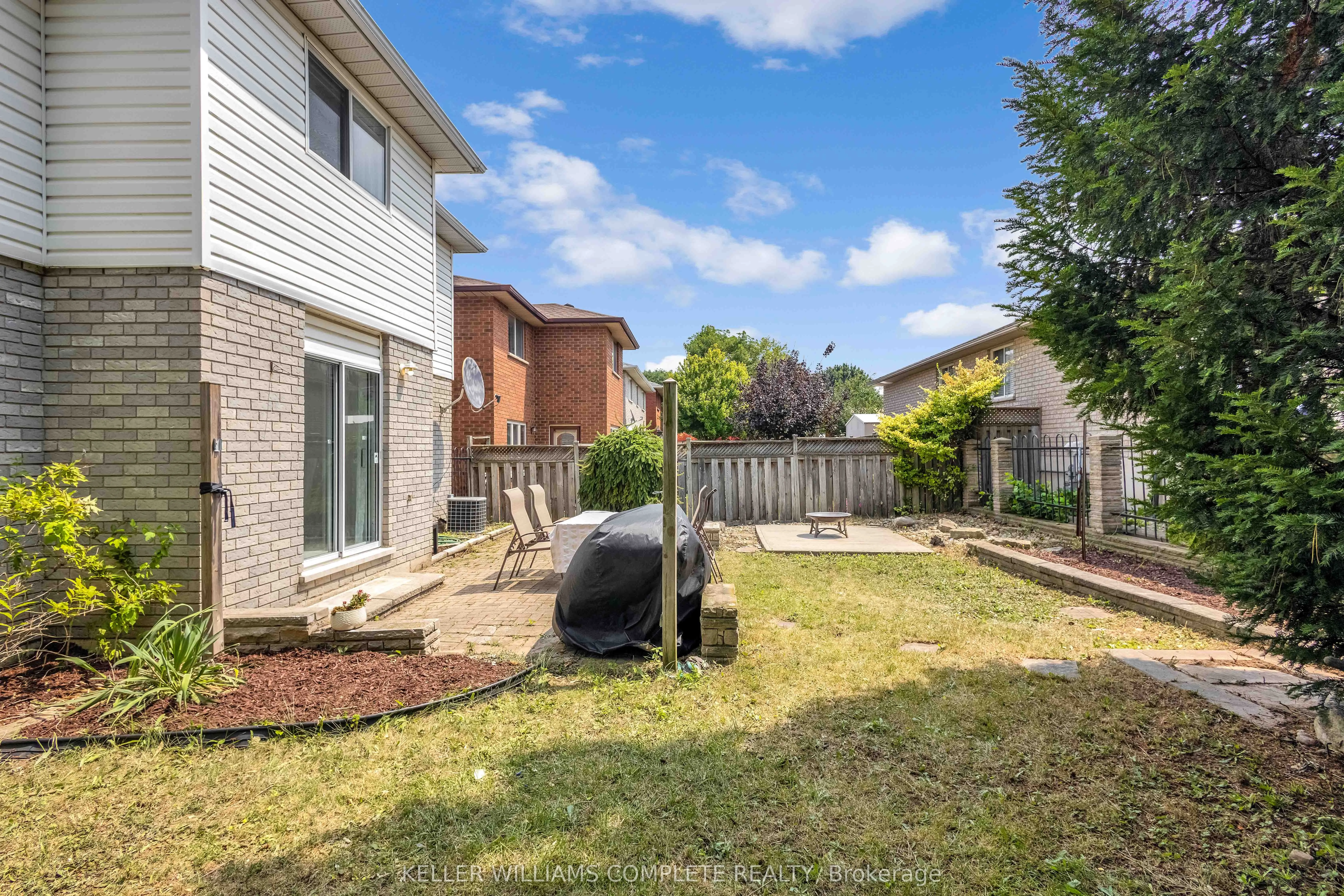 2 ROBESPIERRE Court
