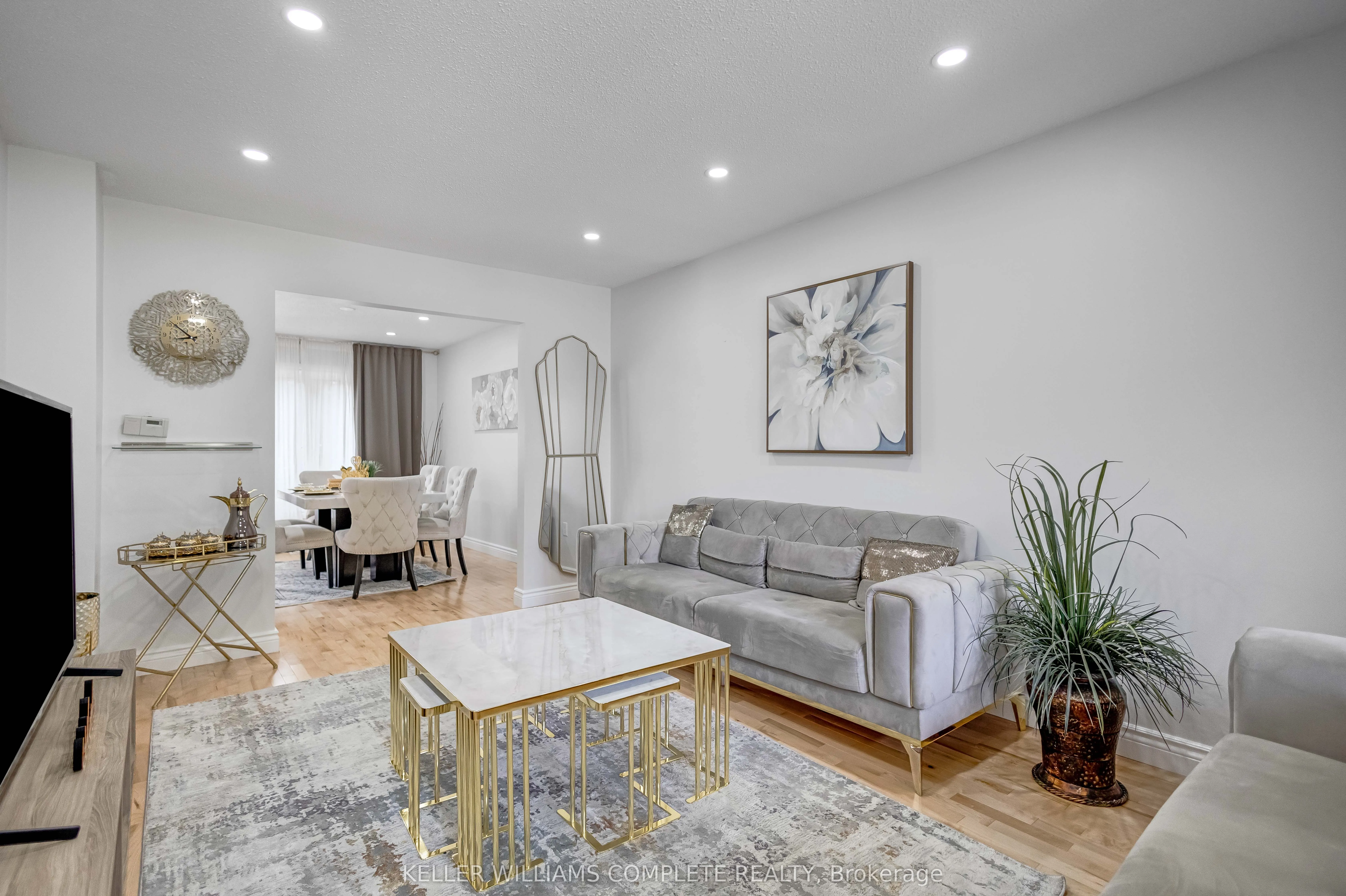 2 ROBESPIERRE Court