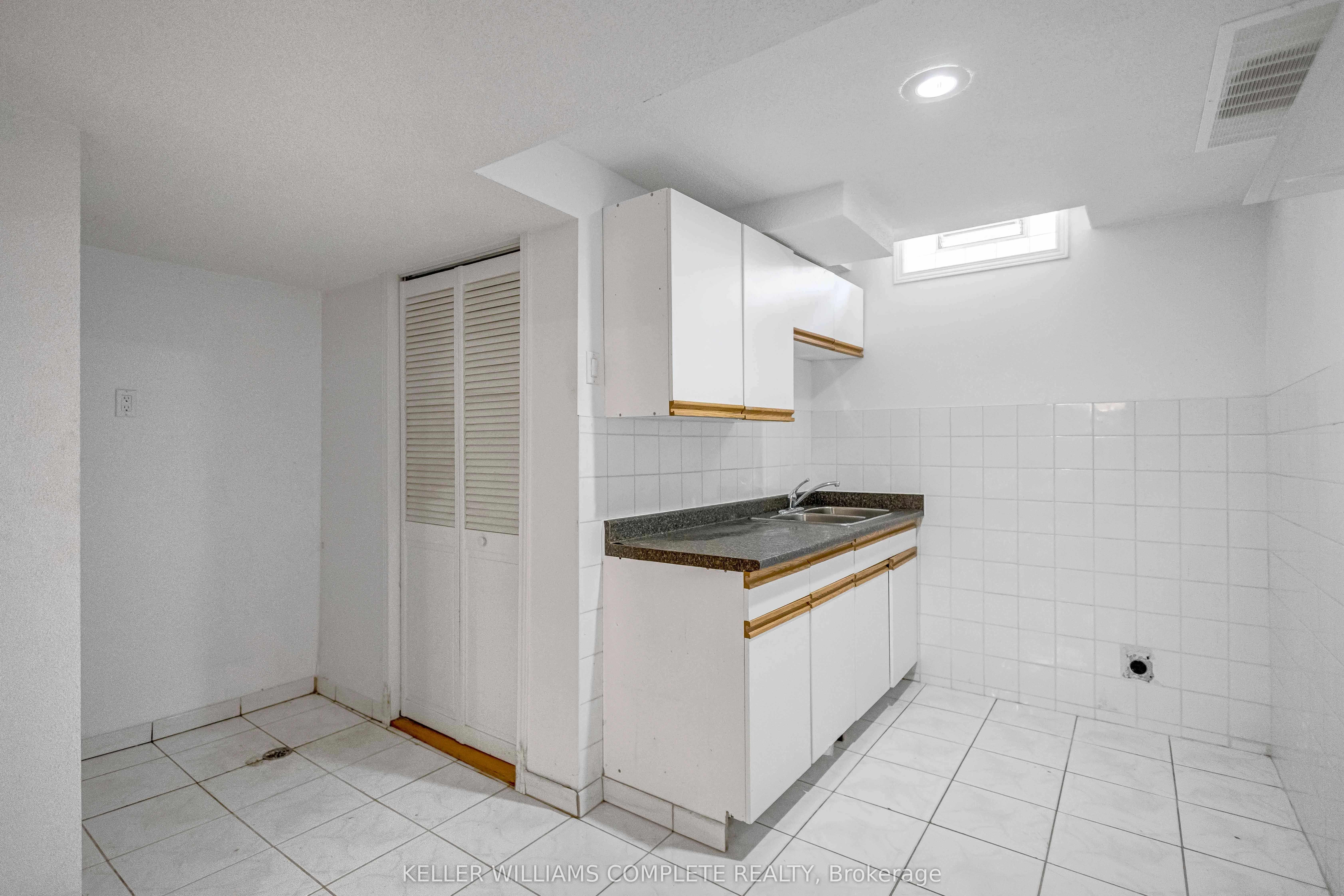 2 ROBESPIERRE Court