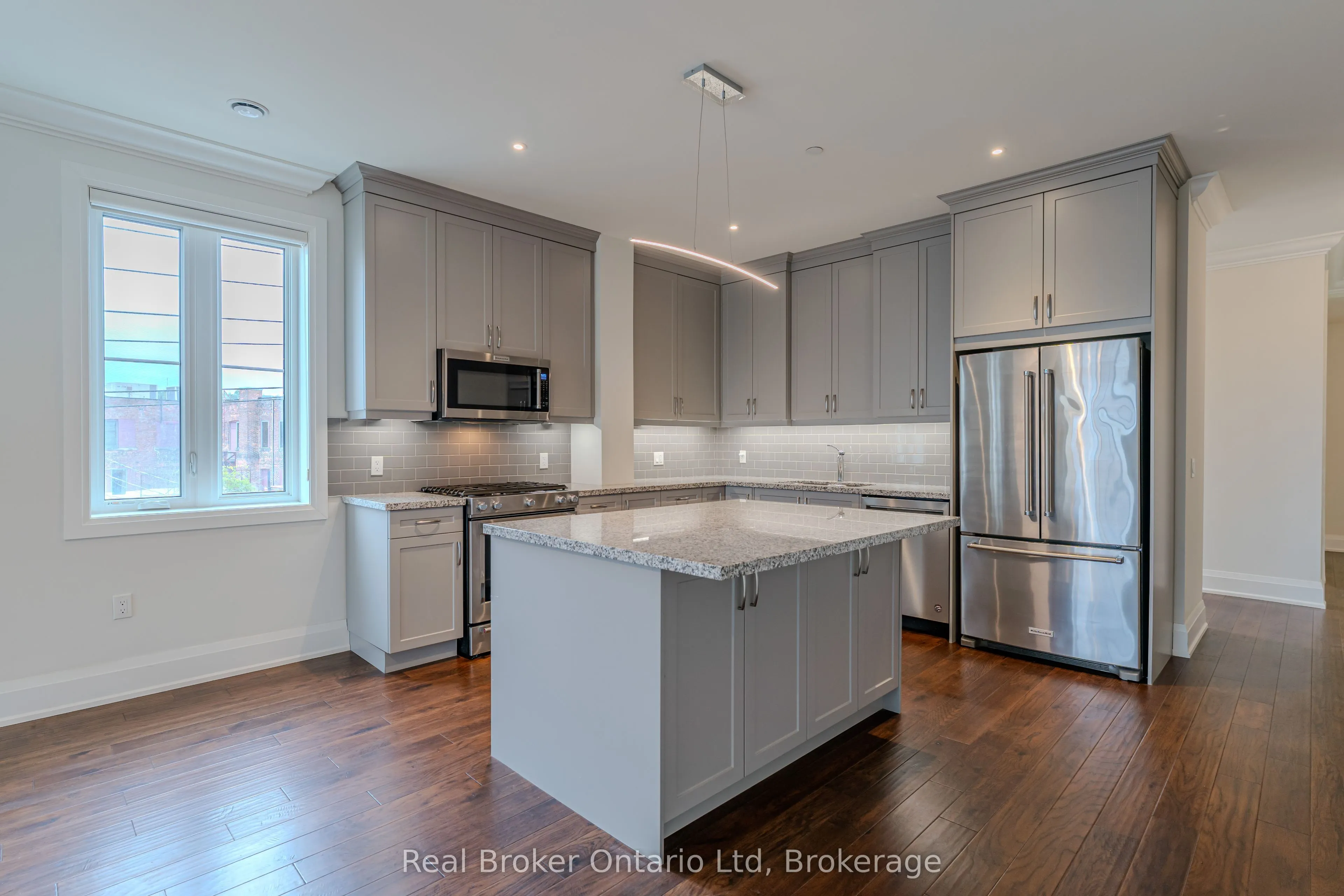 80 9th Street E, #305