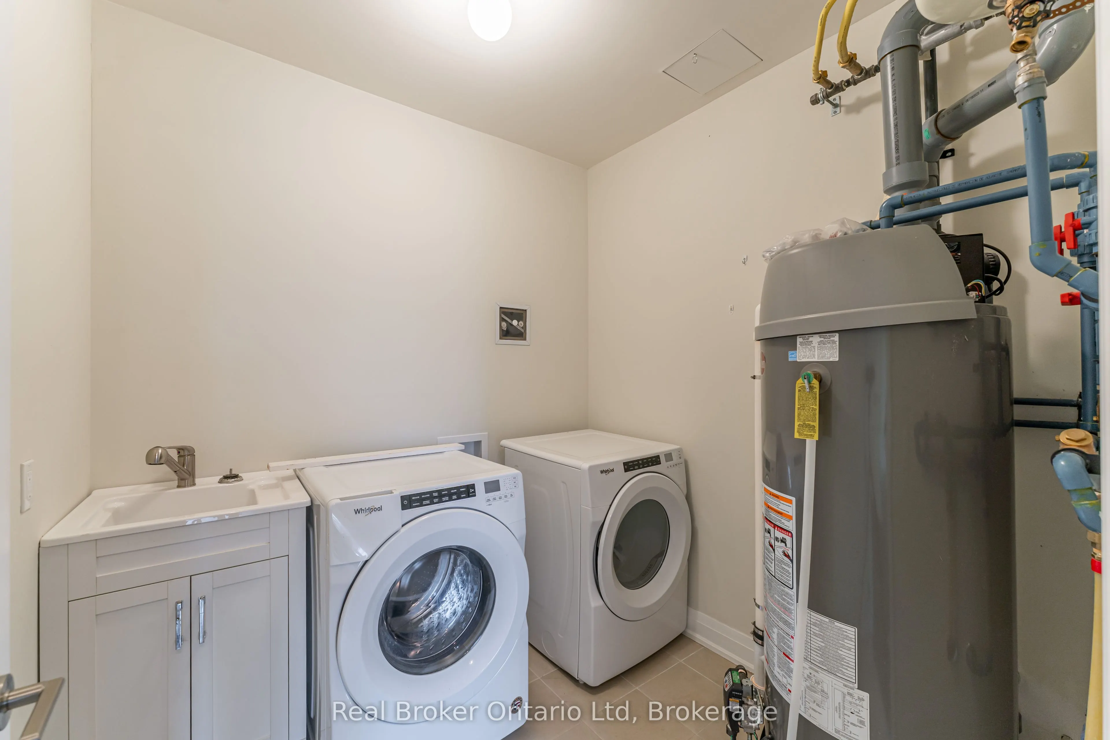 80 9th Street E, #305