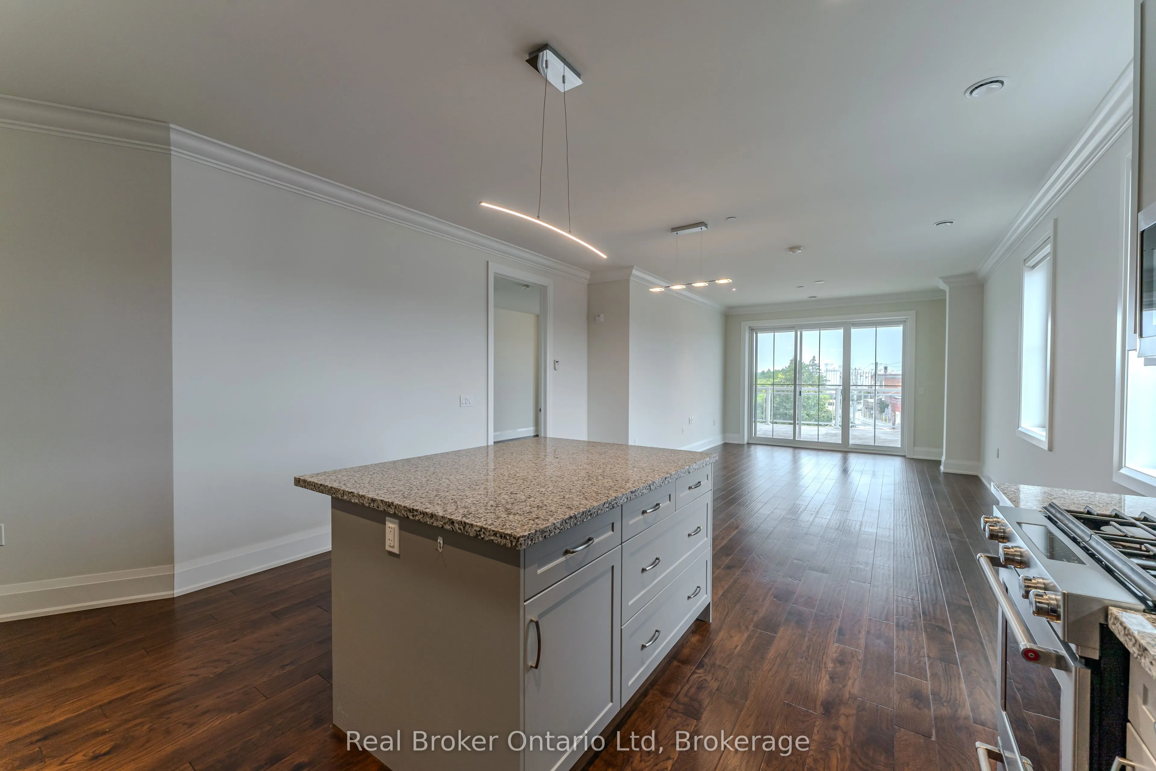 80 9th Street E, #305