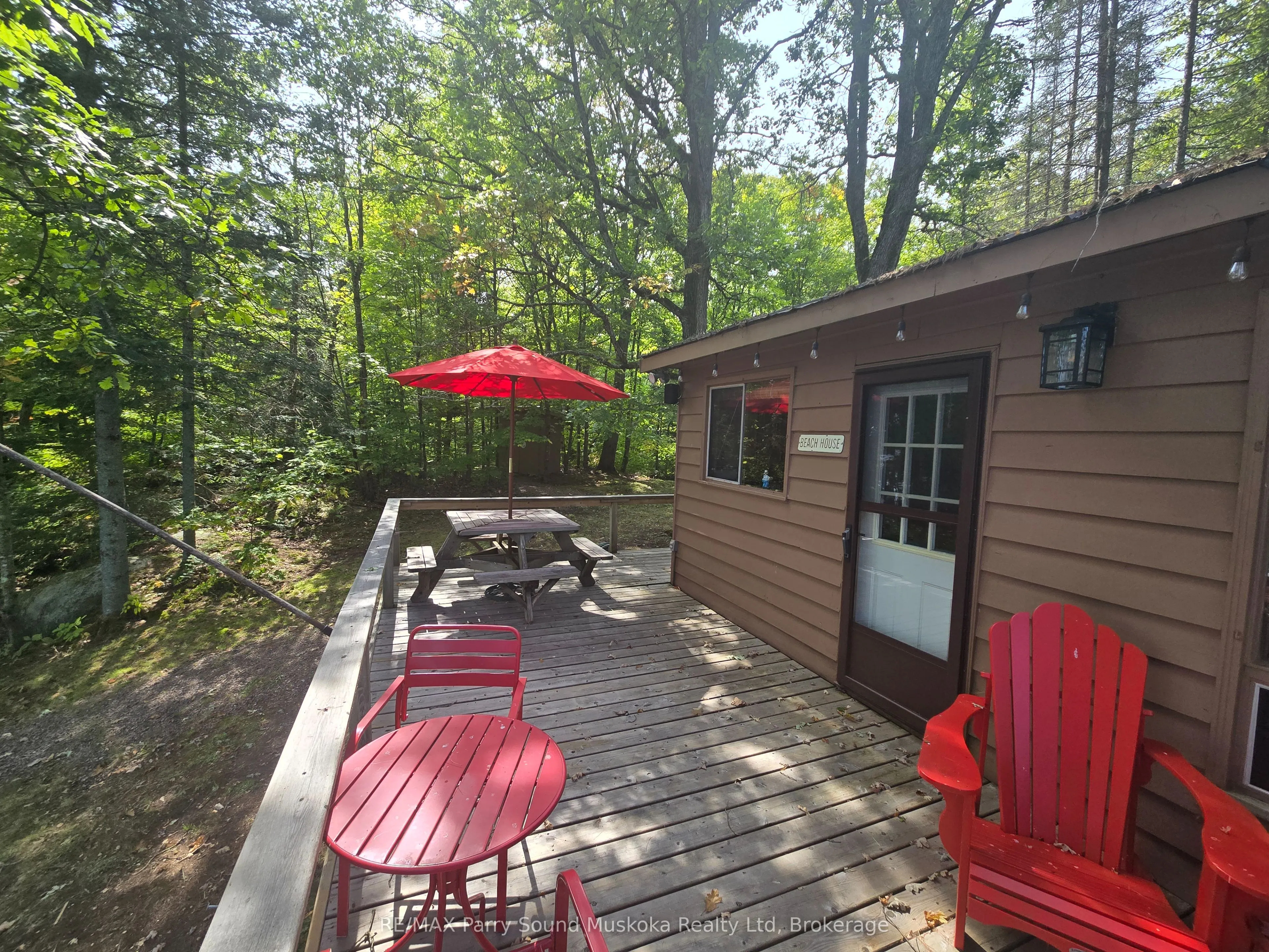 216 Lorimer Lake