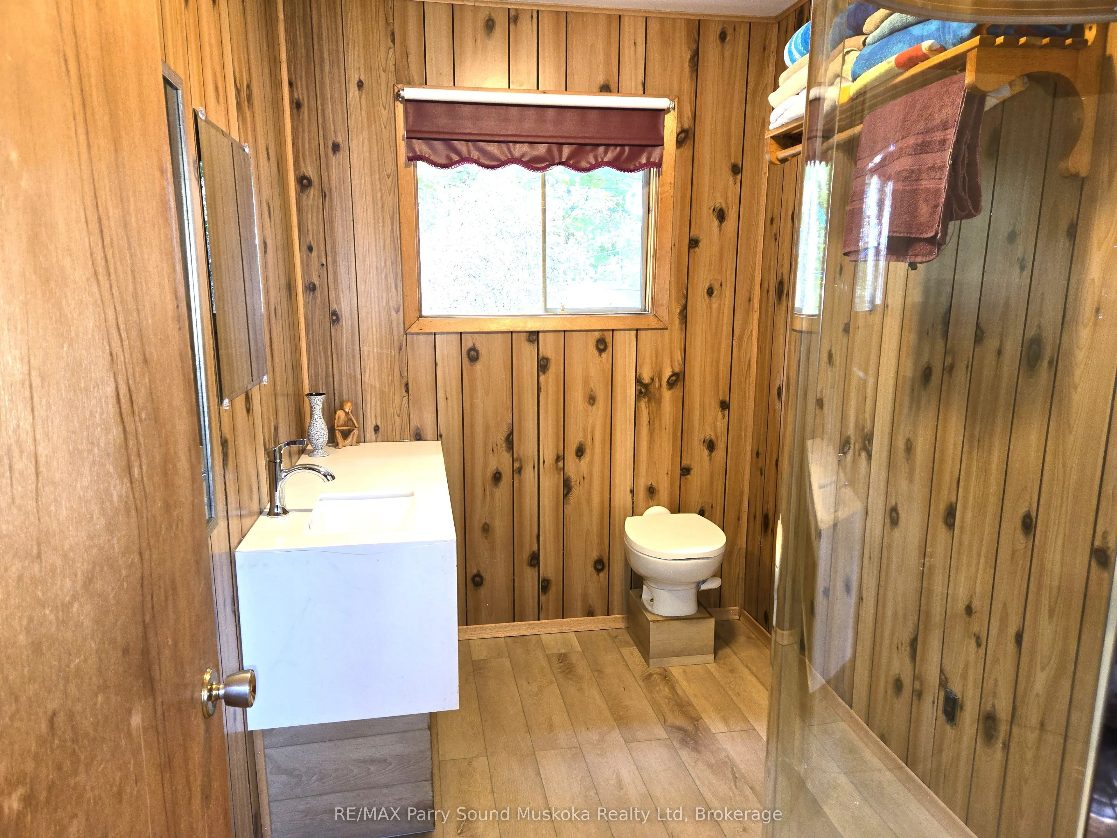 216 Lorimer Lake