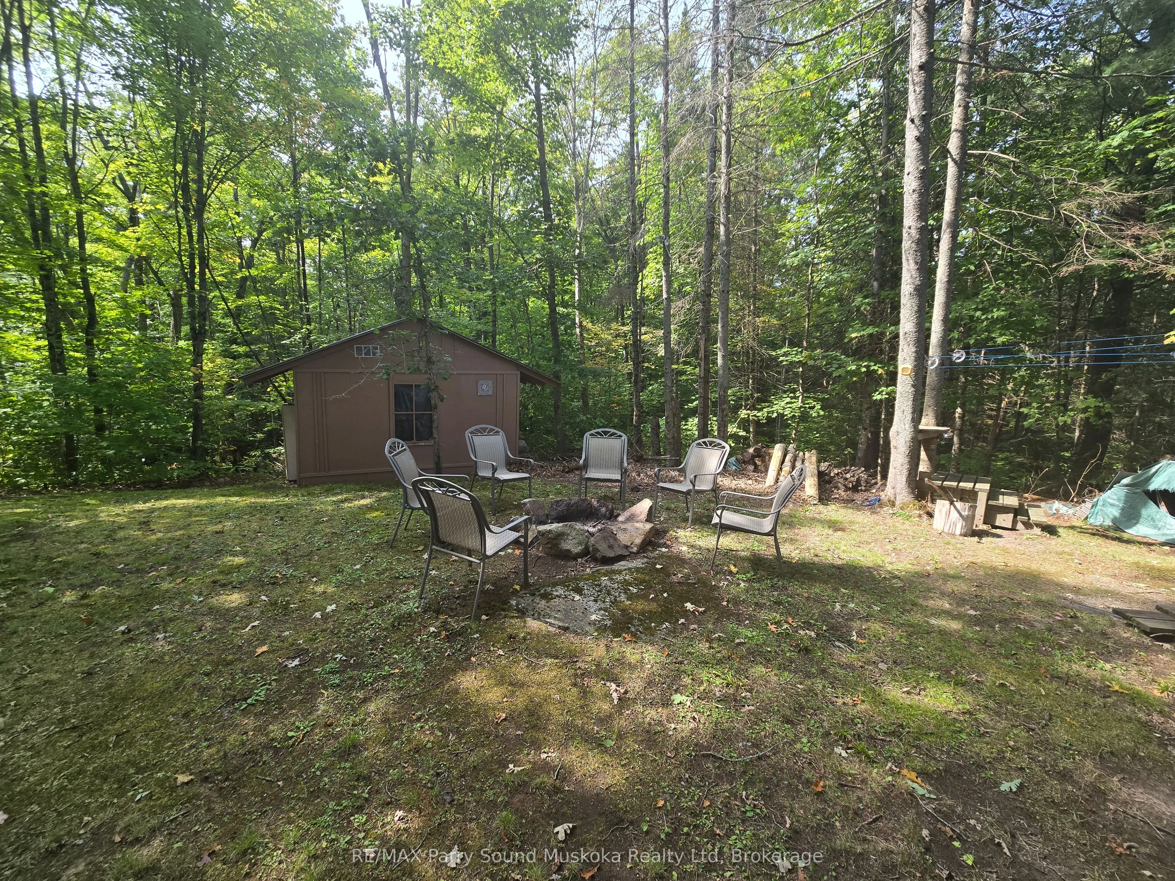 216 Lorimer Lake