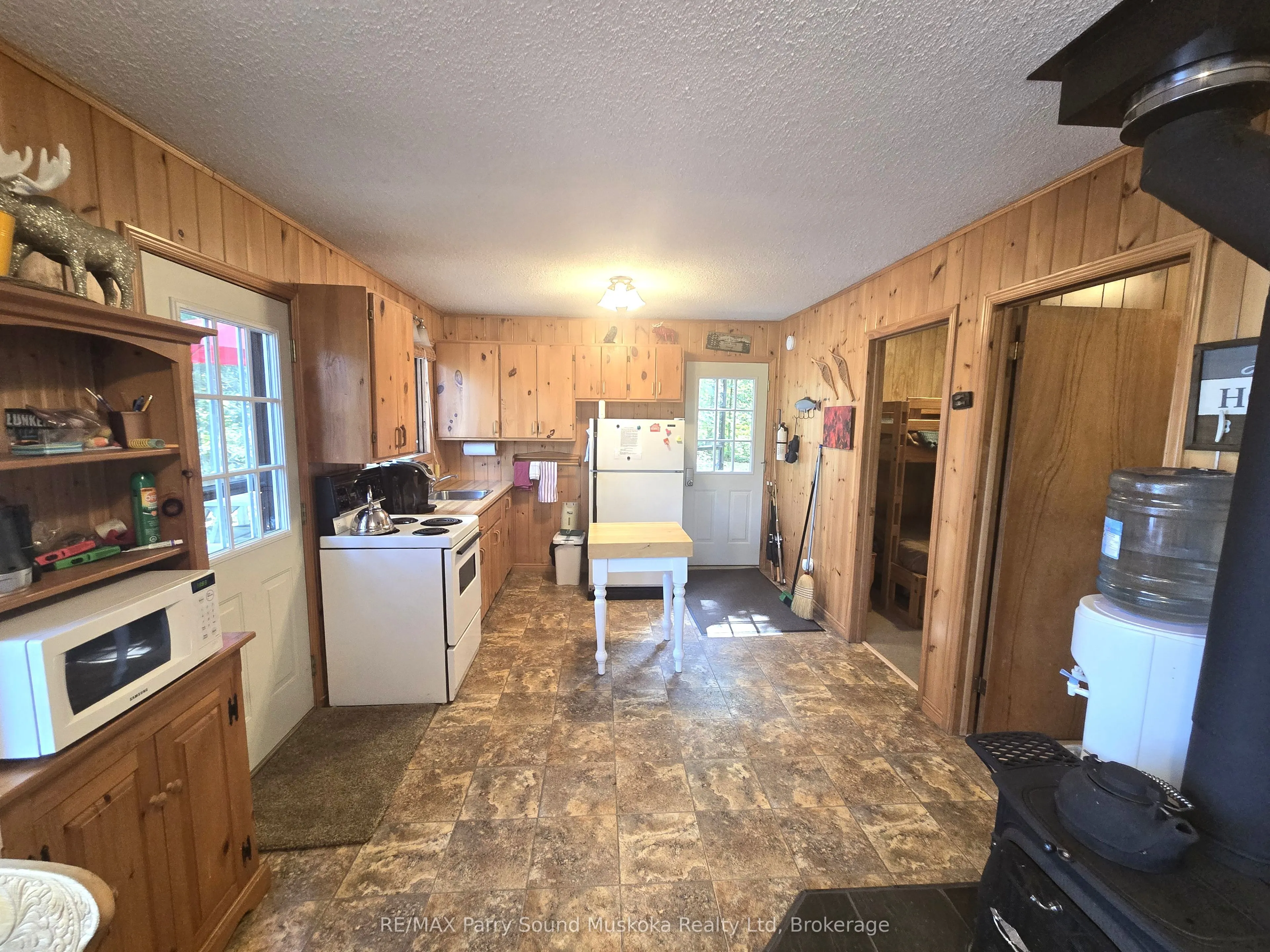 216 Lorimer Lake
