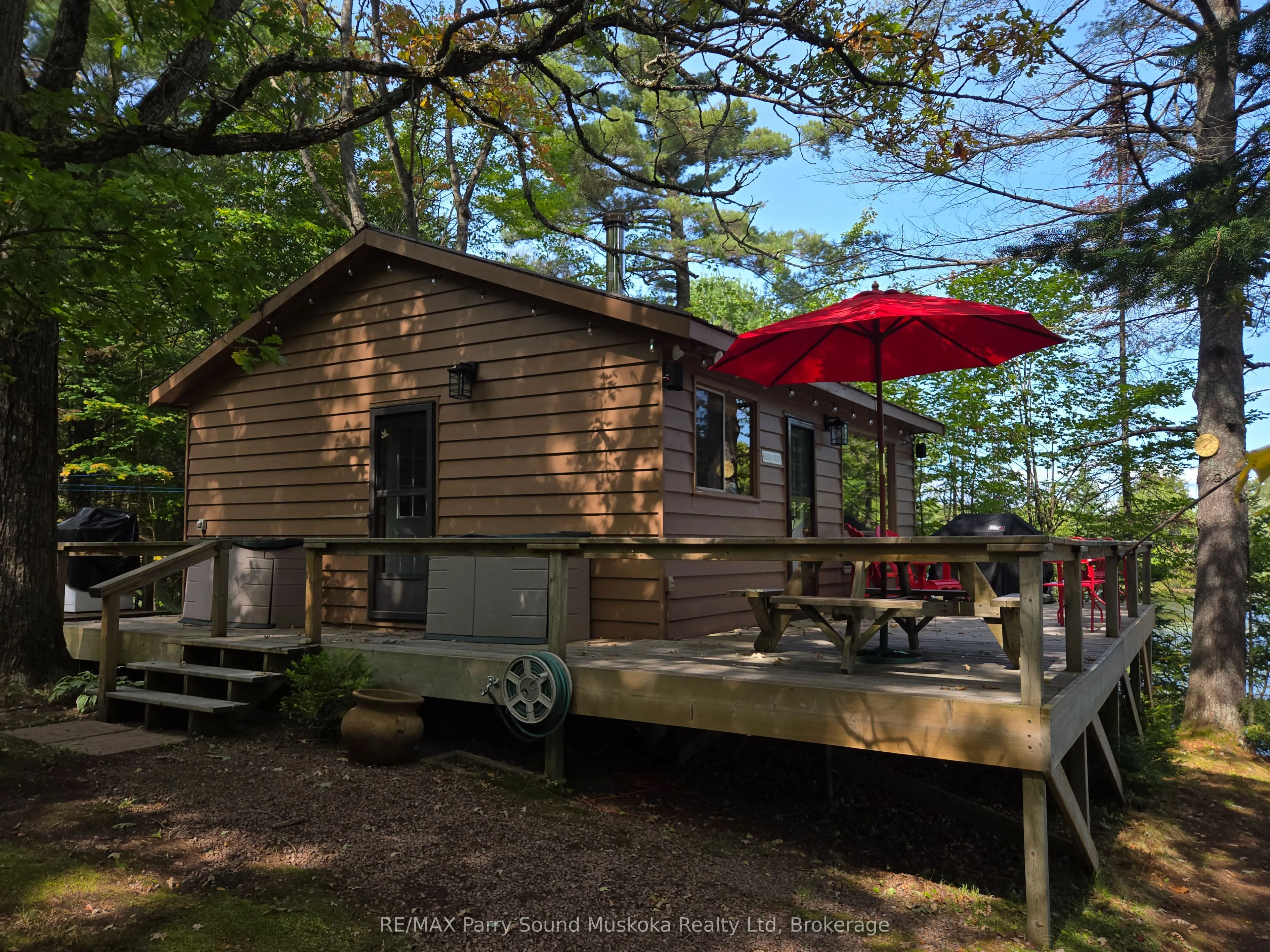 216 Lorimer Lake