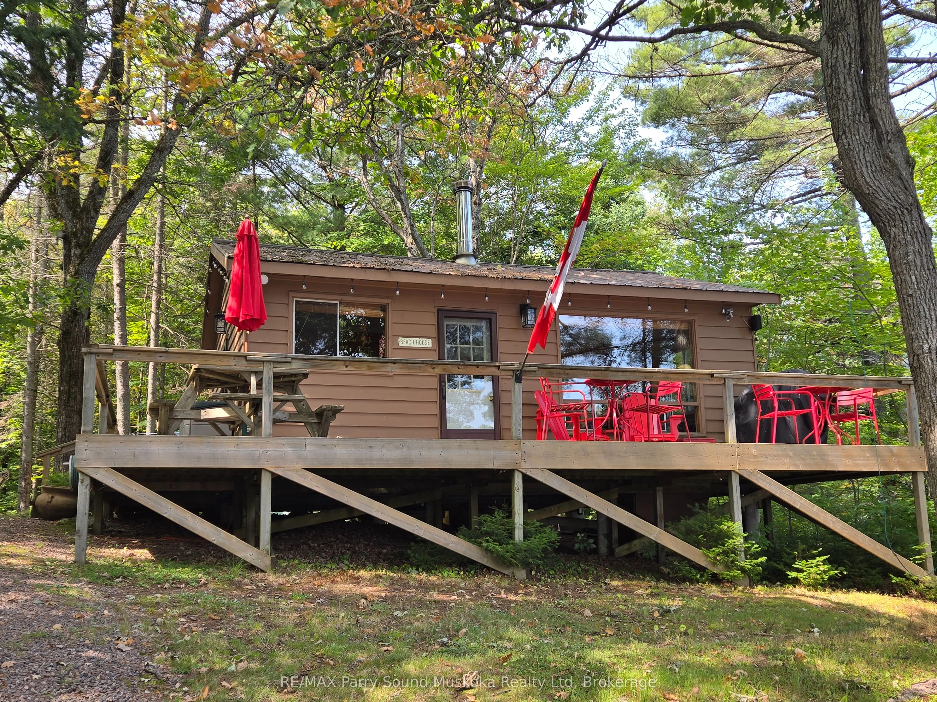 216 Lorimer Lake