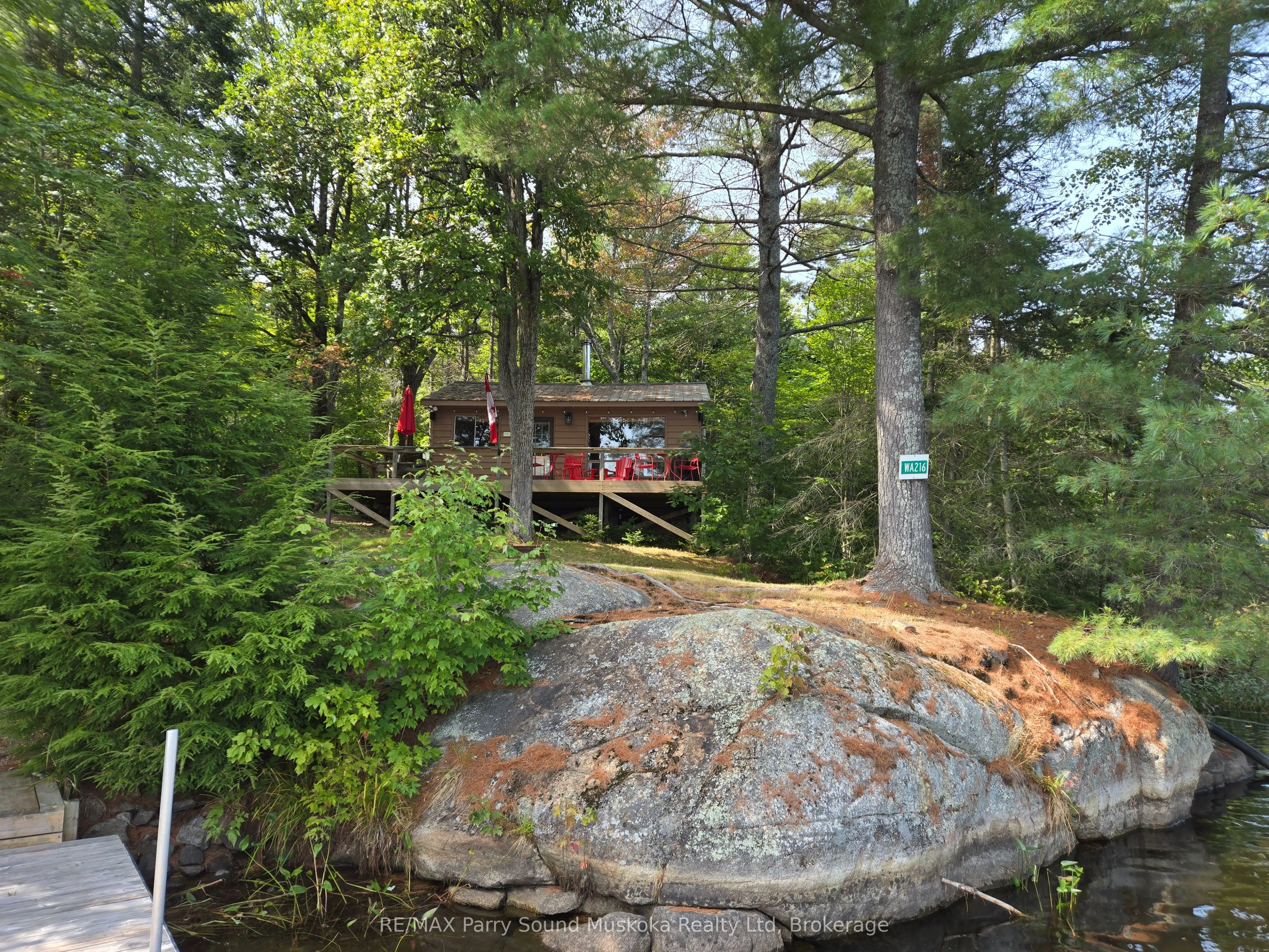 216 Lorimer Lake