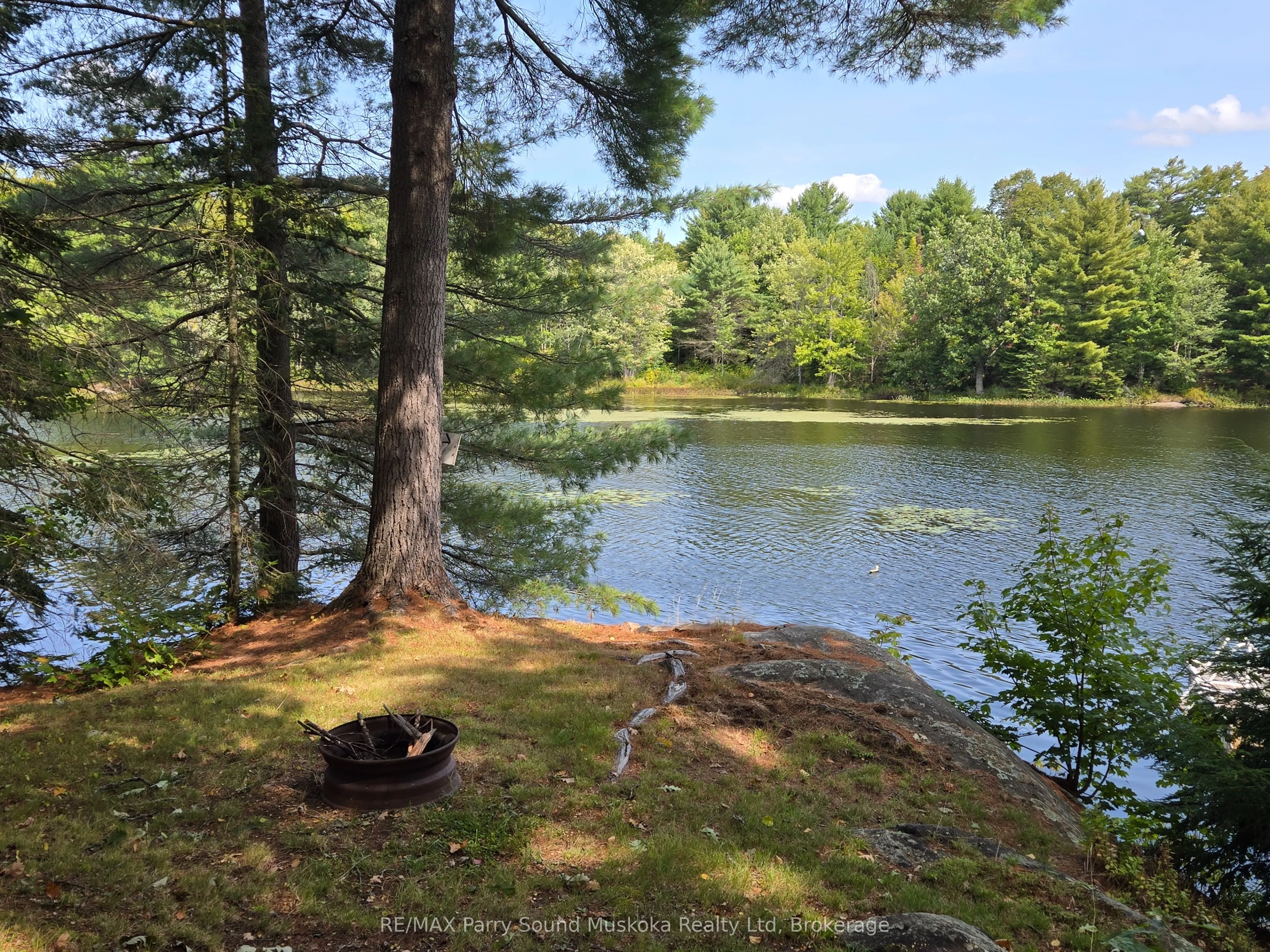 216 Lorimer Lake