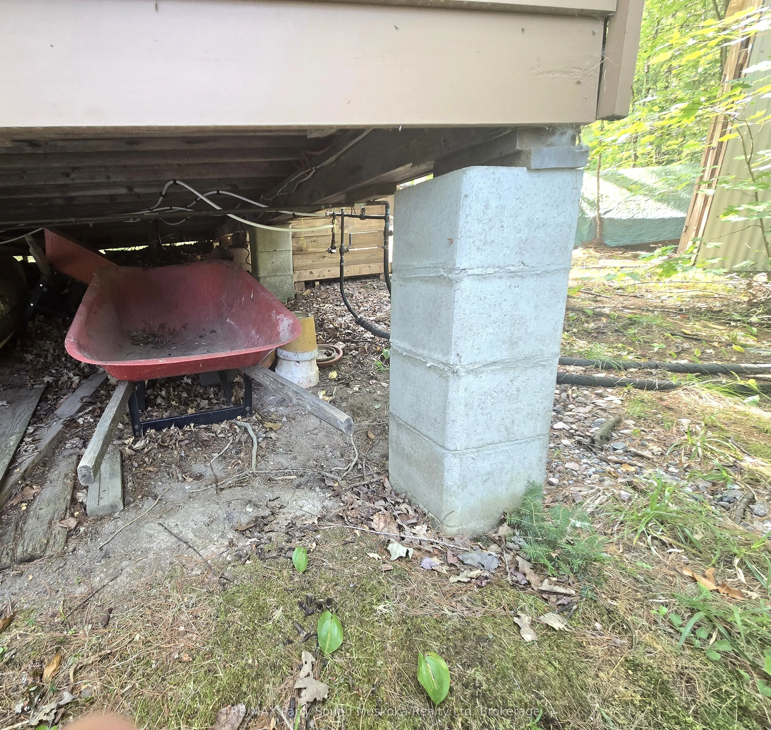 216 Lorimer Lake