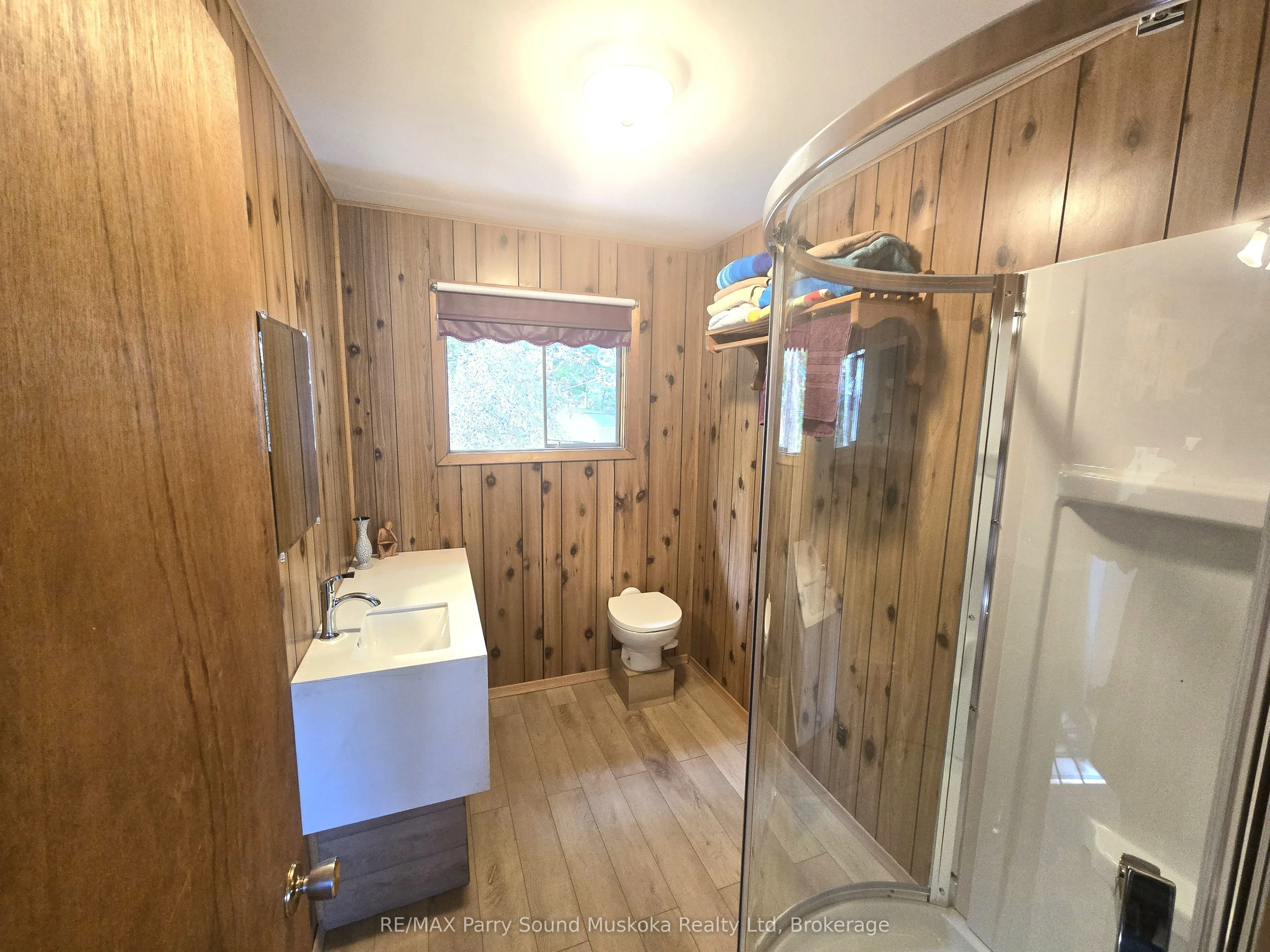 216 Lorimer Lake