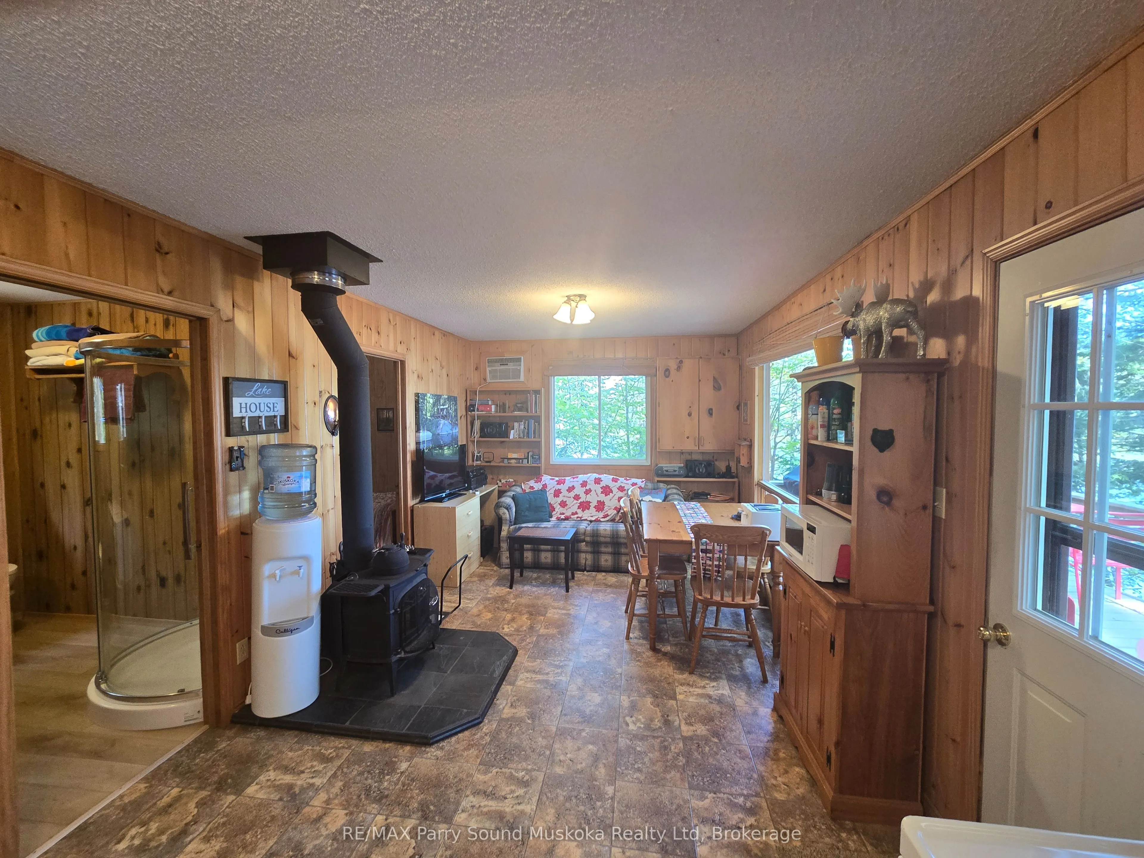 216 Lorimer Lake