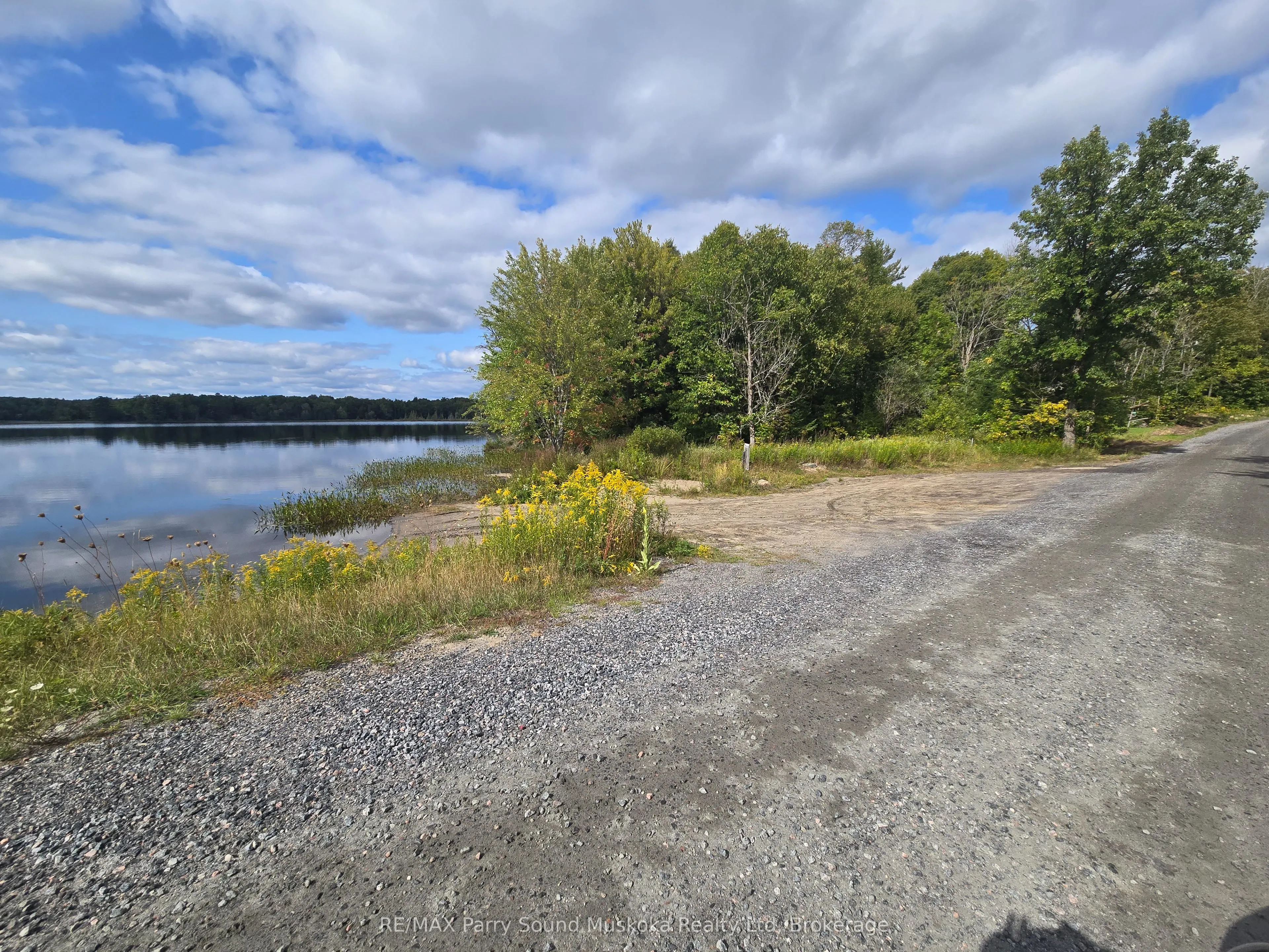 216 Lorimer Lake