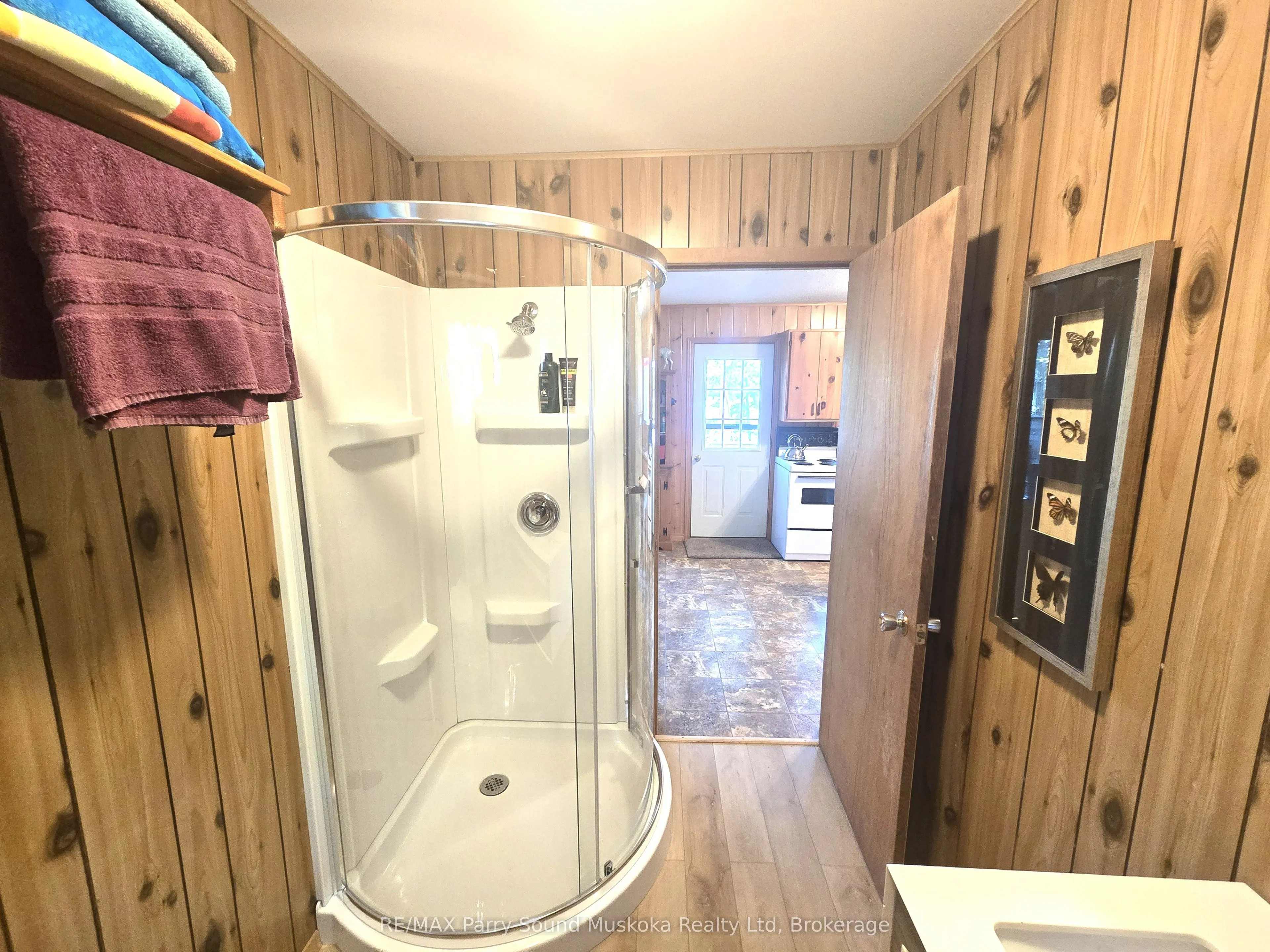 216 Lorimer Lake